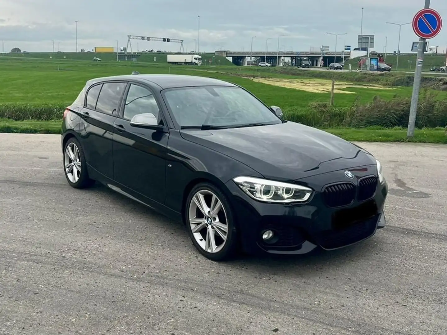 BMW 116 d Edition M Pack Sport Schwarz - 2