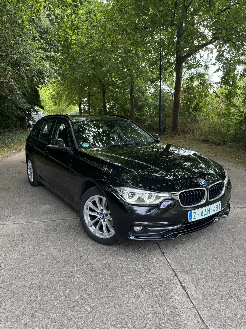 BMW 320 320d Touring xDrive Aut. Sport Line crna - 1