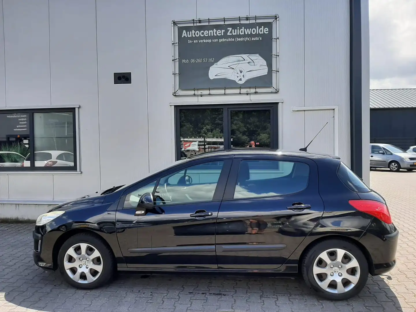 Peugeot 308 1.6 HDiF Millesim 200 Nero - 2
