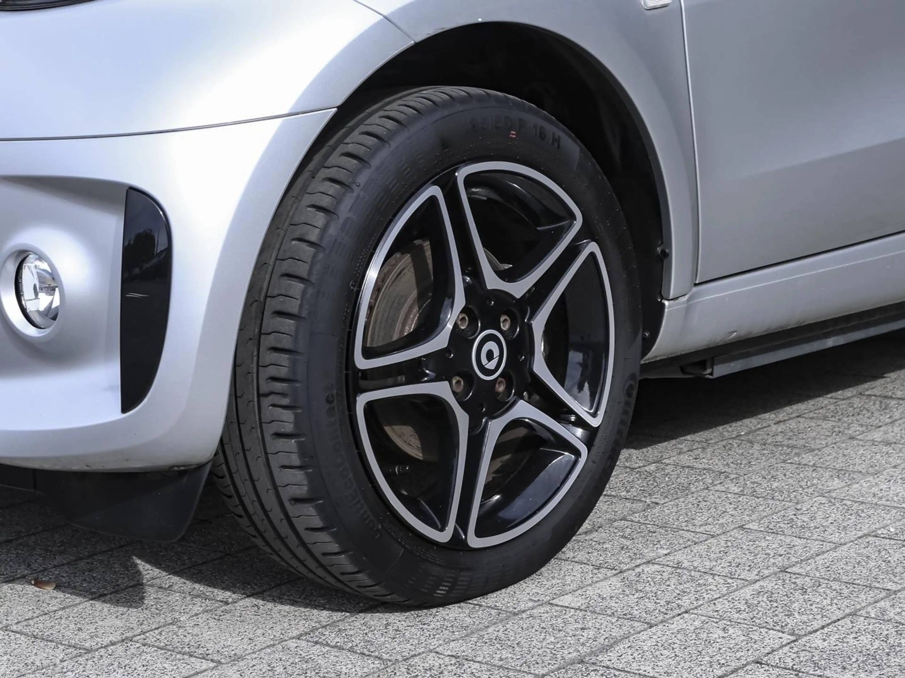 smart forTwo EQ ForTwo Pulse 22 kW-Bordlader Panorama LED — photo 8