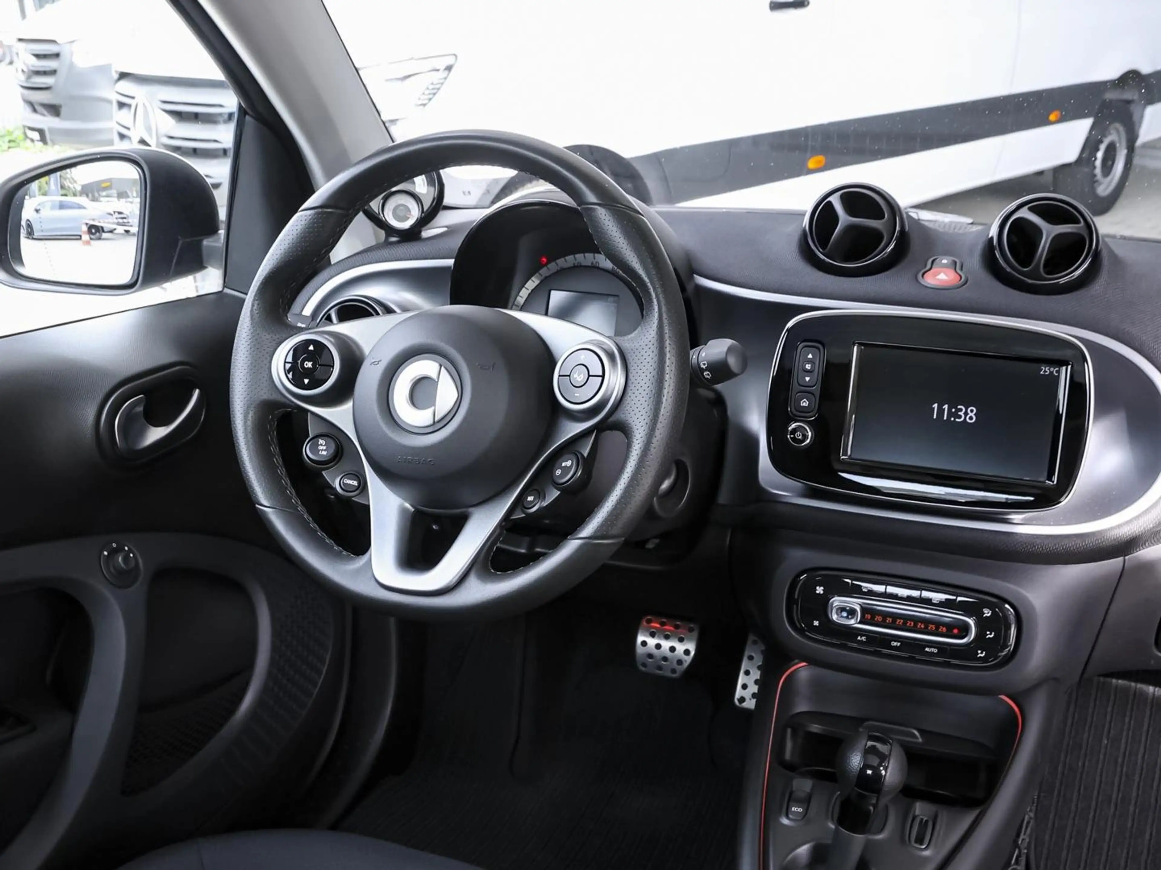 smart forTwo EQ ForTwo Pulse 22 kW-Bordlader Panorama LED — photo 7