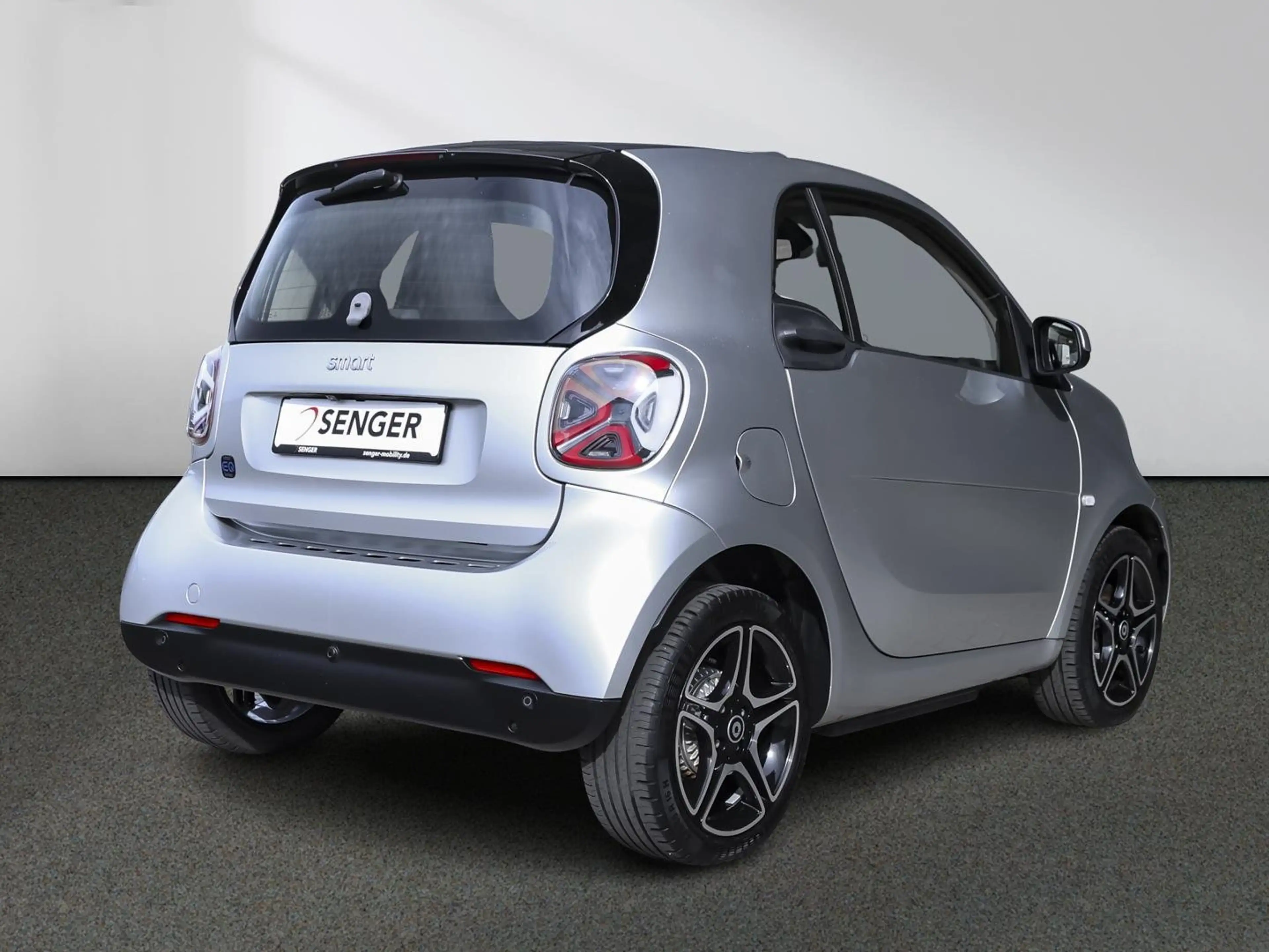 smart forTwo EQ ForTwo Pulse 22 kW-Bordlader Panorama LED — photo 3