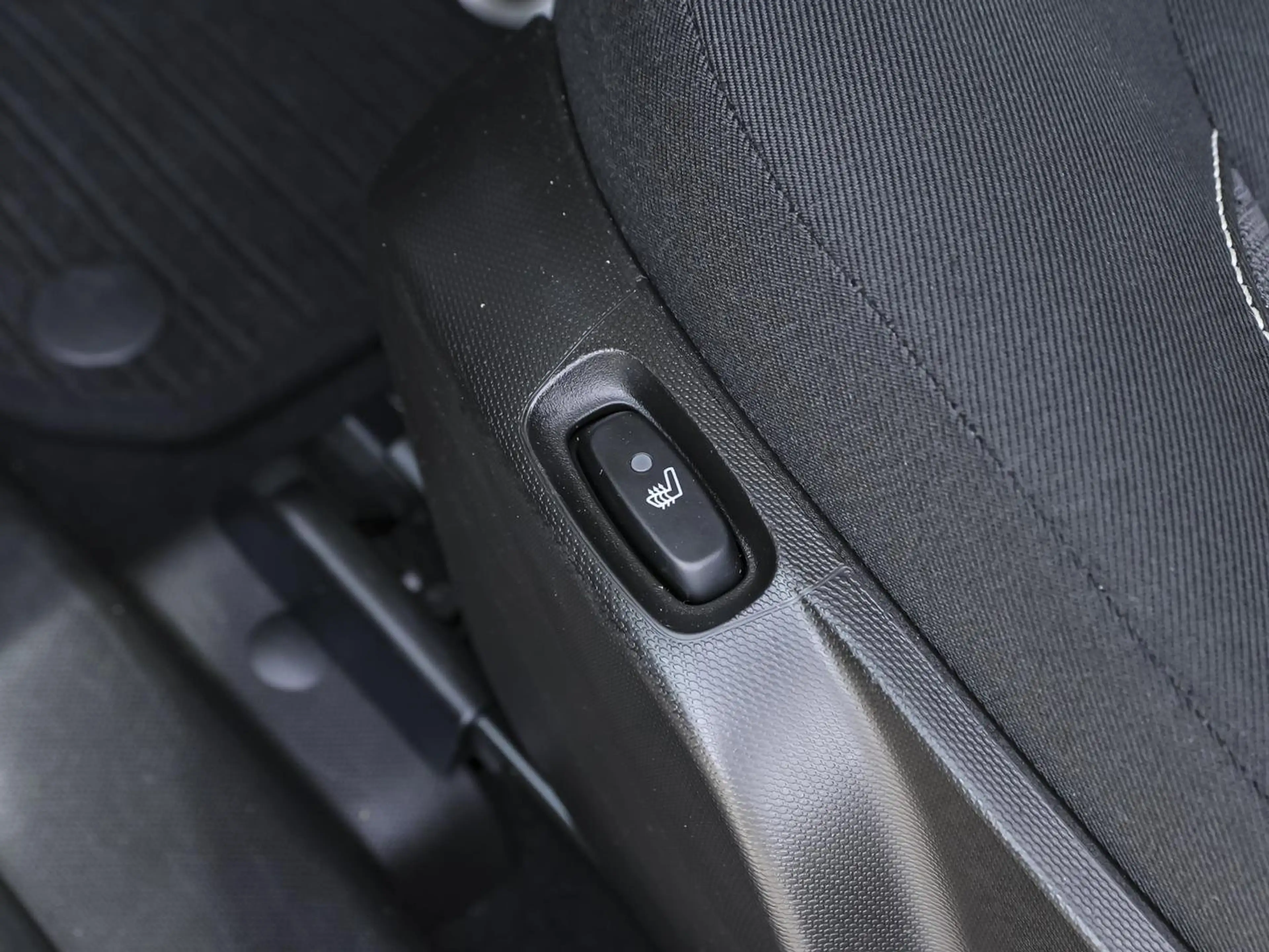 smart forTwo EQ ForTwo Pulse 22 kW-Bordlader Panorama LED — photo 13