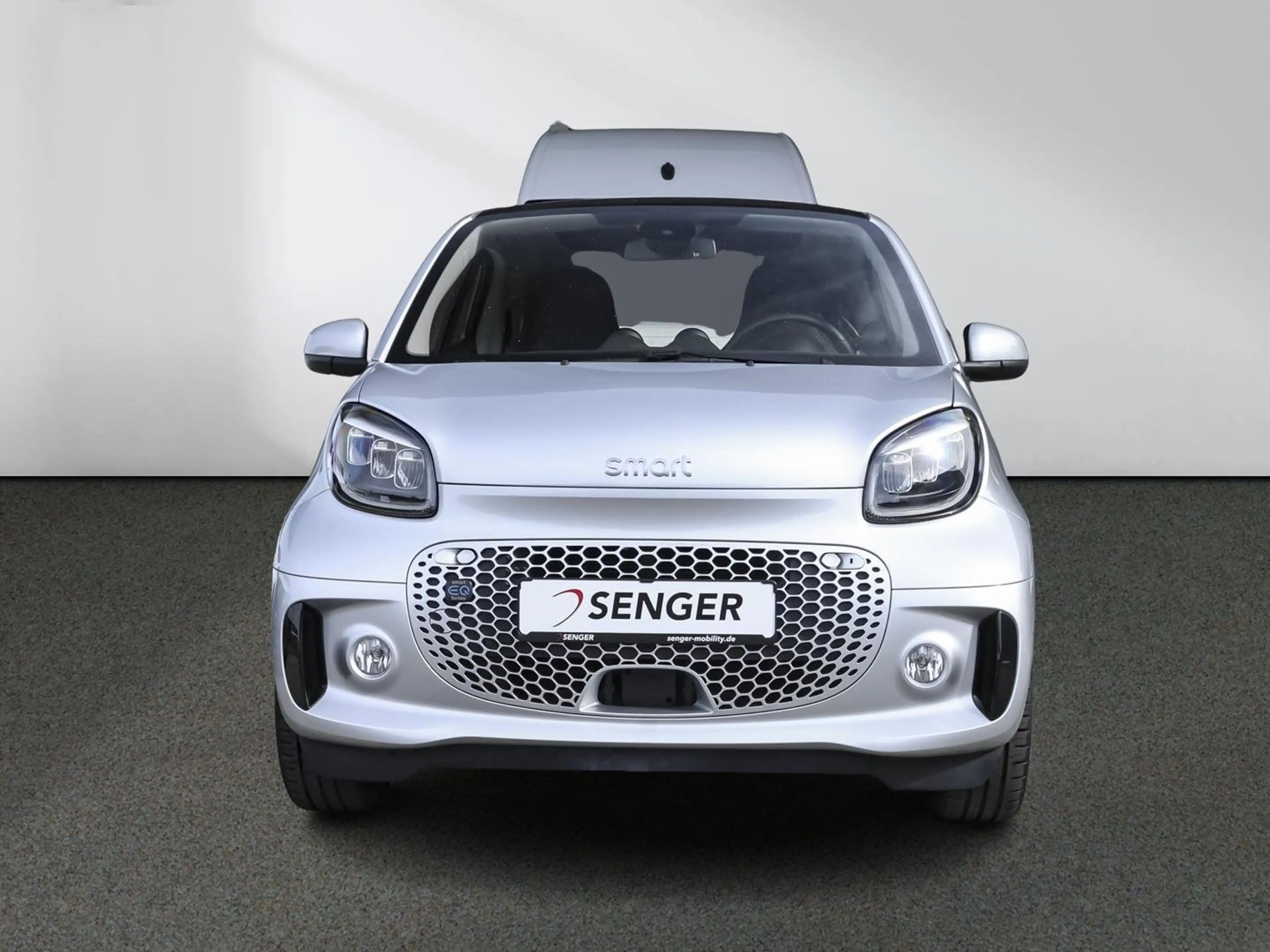smart forTwo EQ ForTwo Pulse 22 kW-Bordlader Panorama LED — photo 4