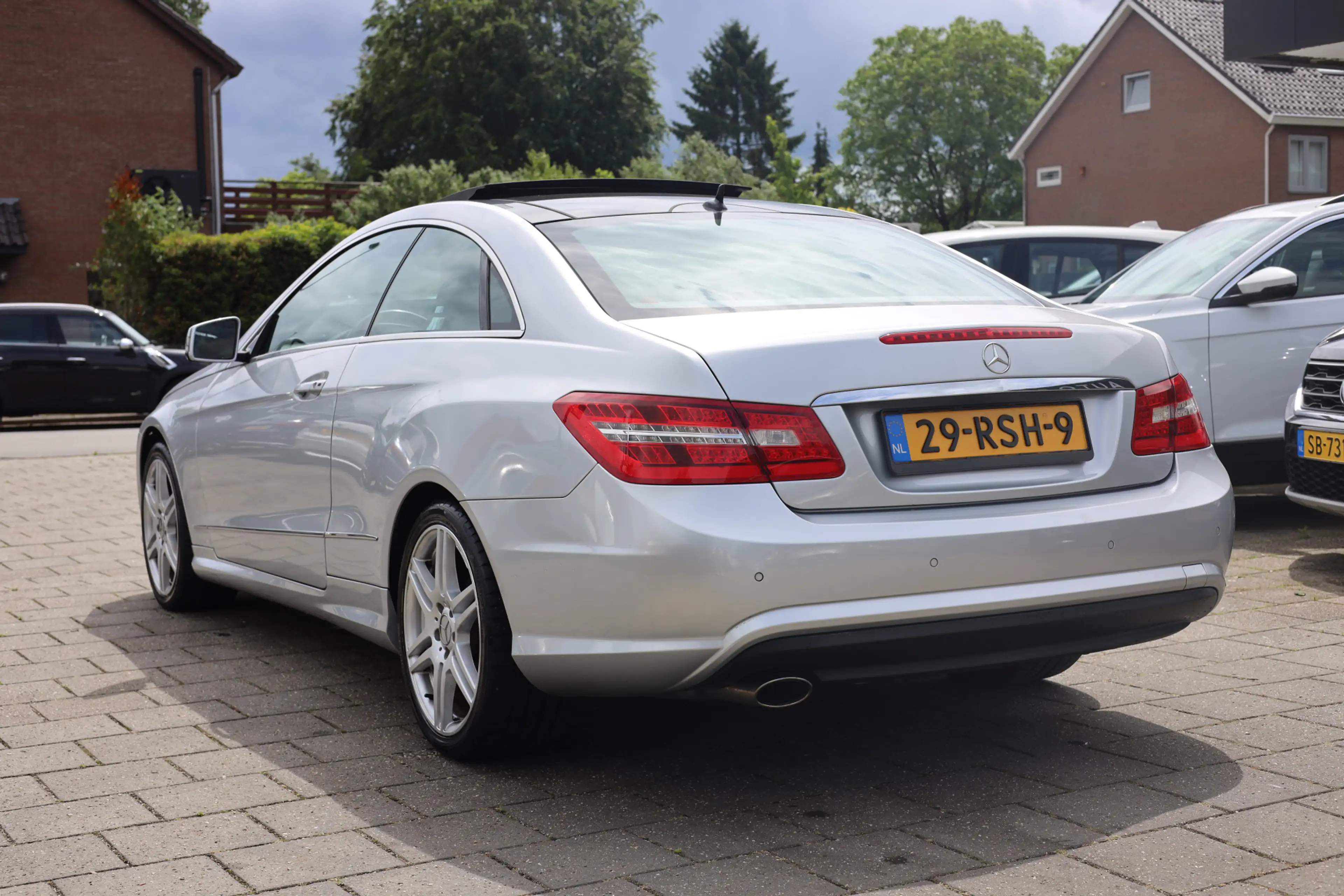 Mercedes-Benz E 250 Coupé CGI AVANTGARDE | AUT | PANO | NL AUTO — photo 4