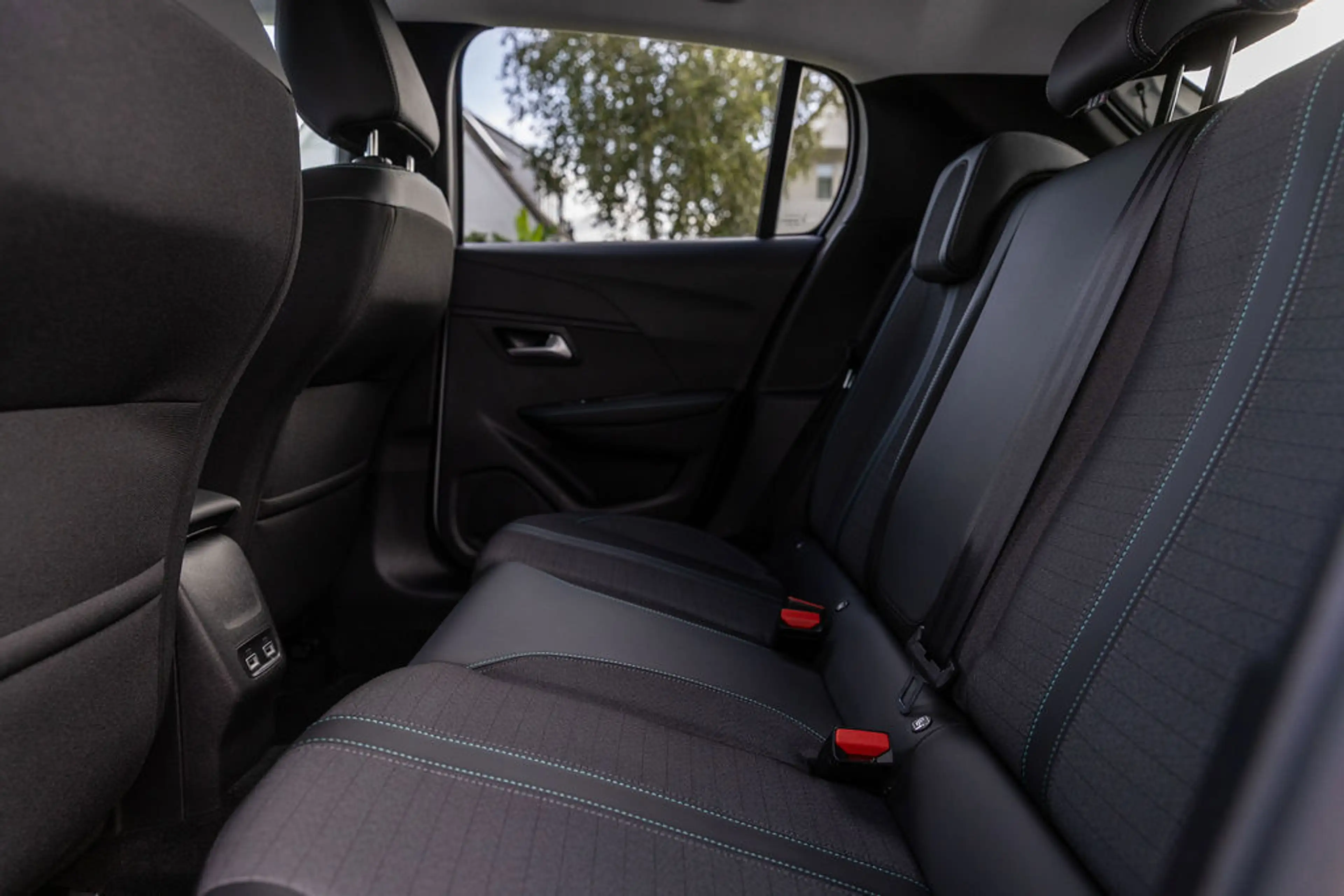 Peugeot e-208 EV Allure 50 kWh 3-fase Navi — photo 33