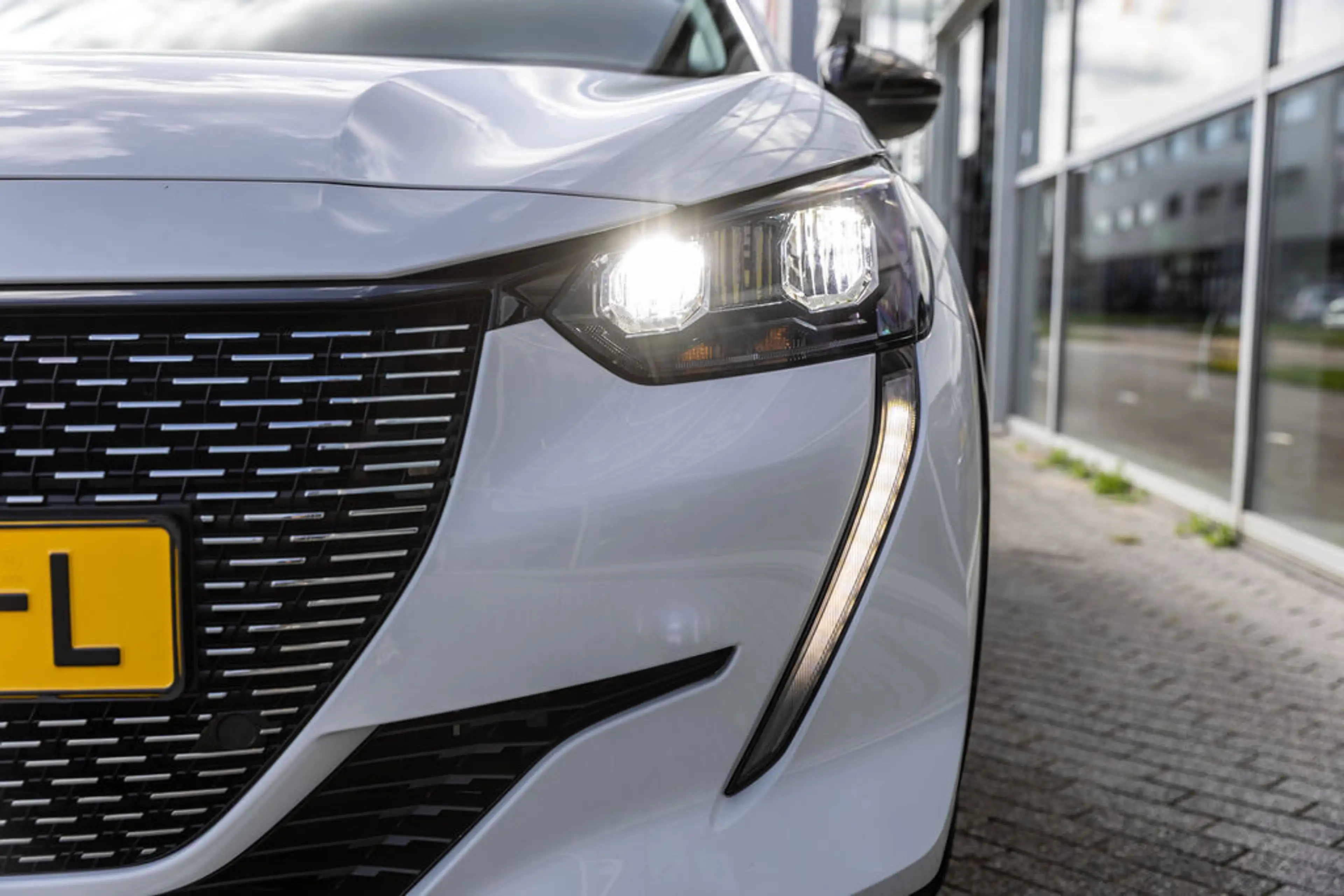 Peugeot e-208 EV Allure 50 kWh 3-fase Navi — photo 5