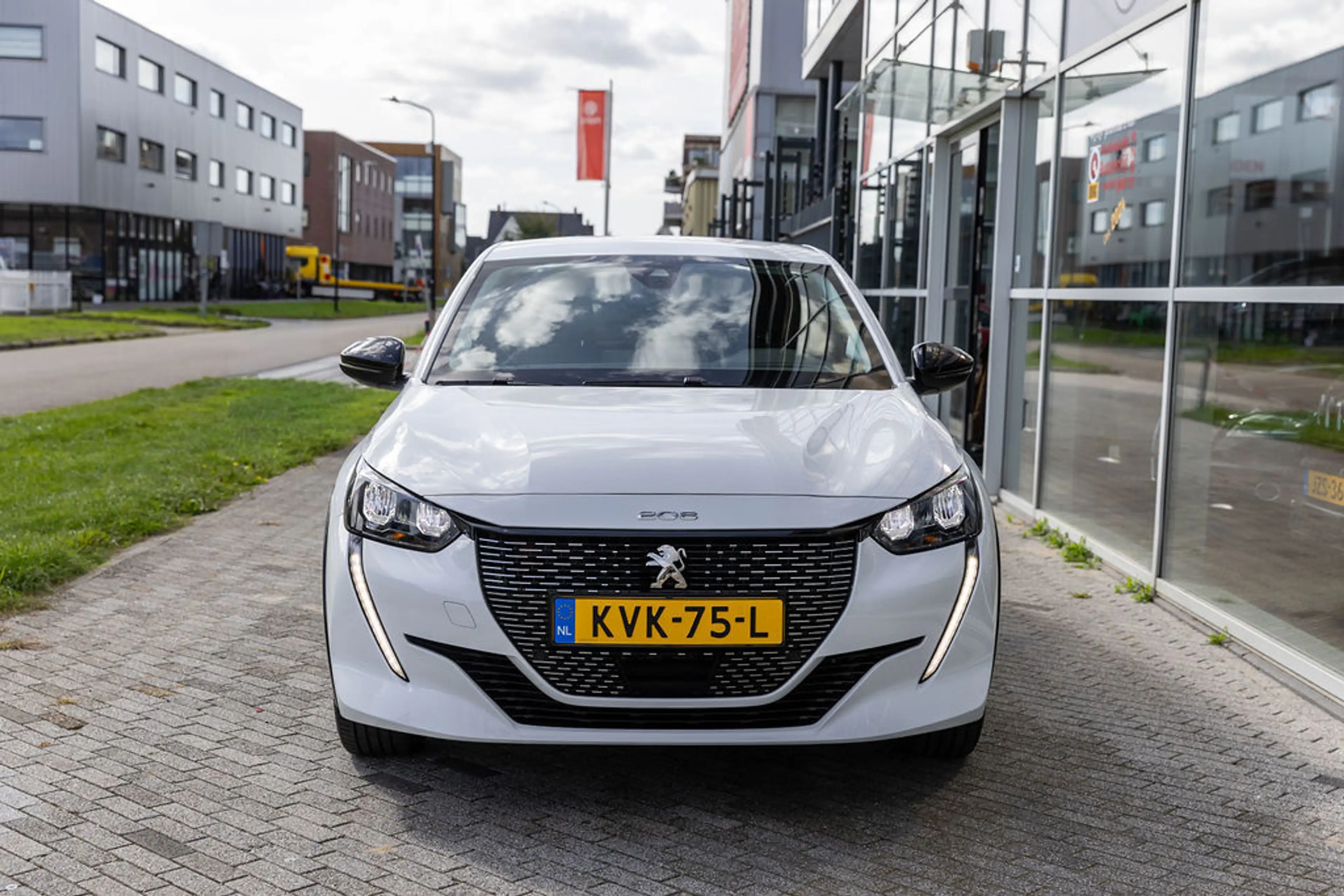 Peugeot e-208 EV Allure 50 kWh 3-fase Navi — photo 42