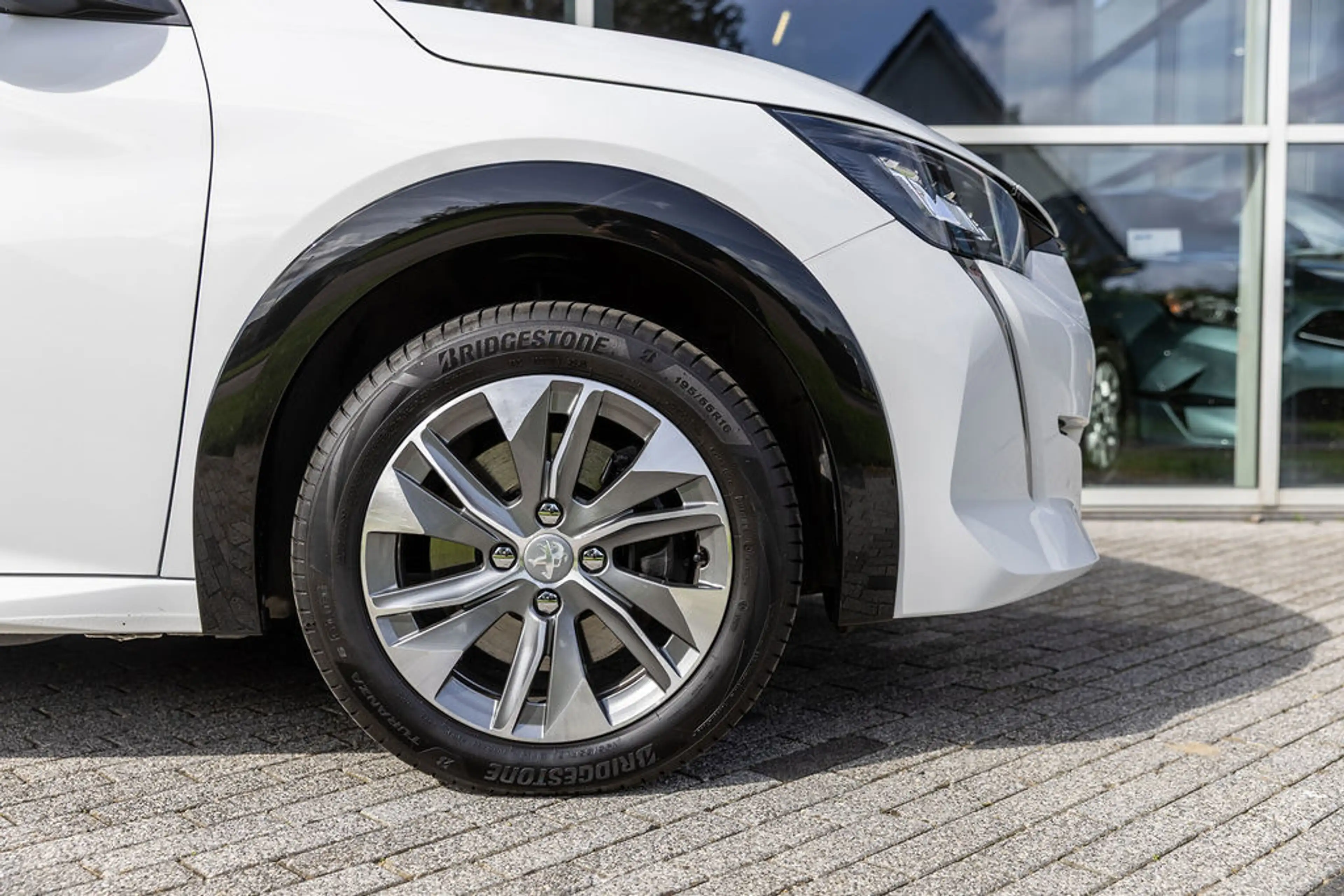 Peugeot e-208 EV Allure 50 kWh 3-fase Navi — photo 4
