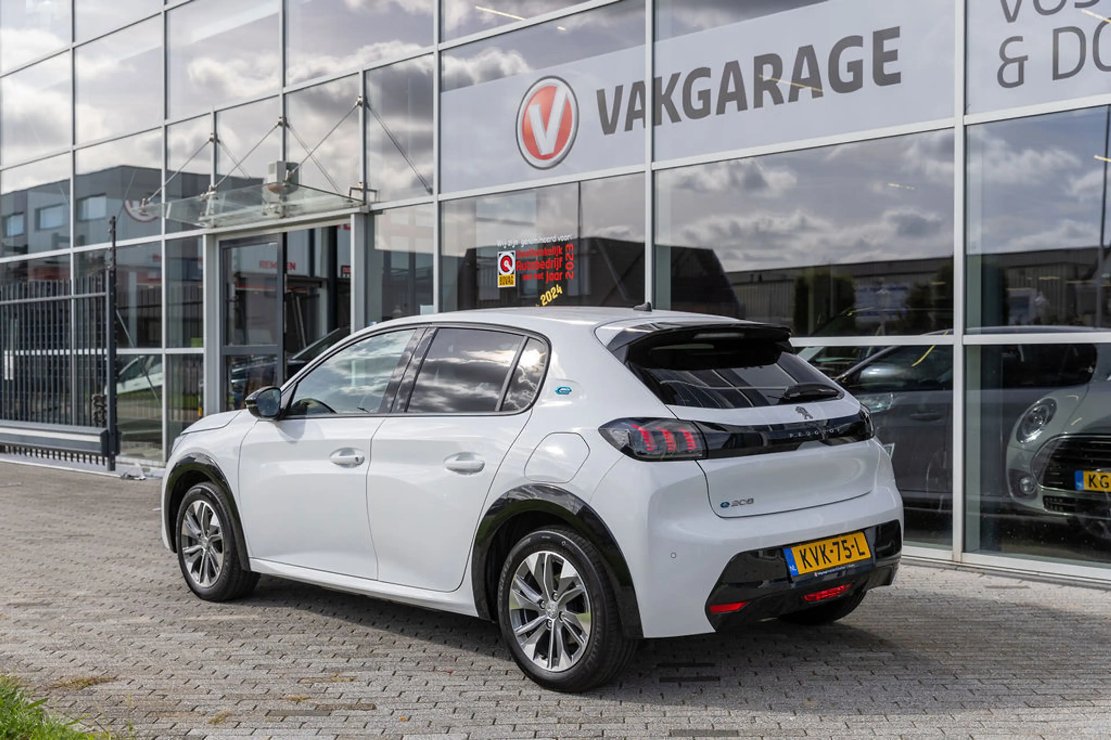 Peugeot e-208 EV Allure 50 kWh 3-fase Navi — photo 3