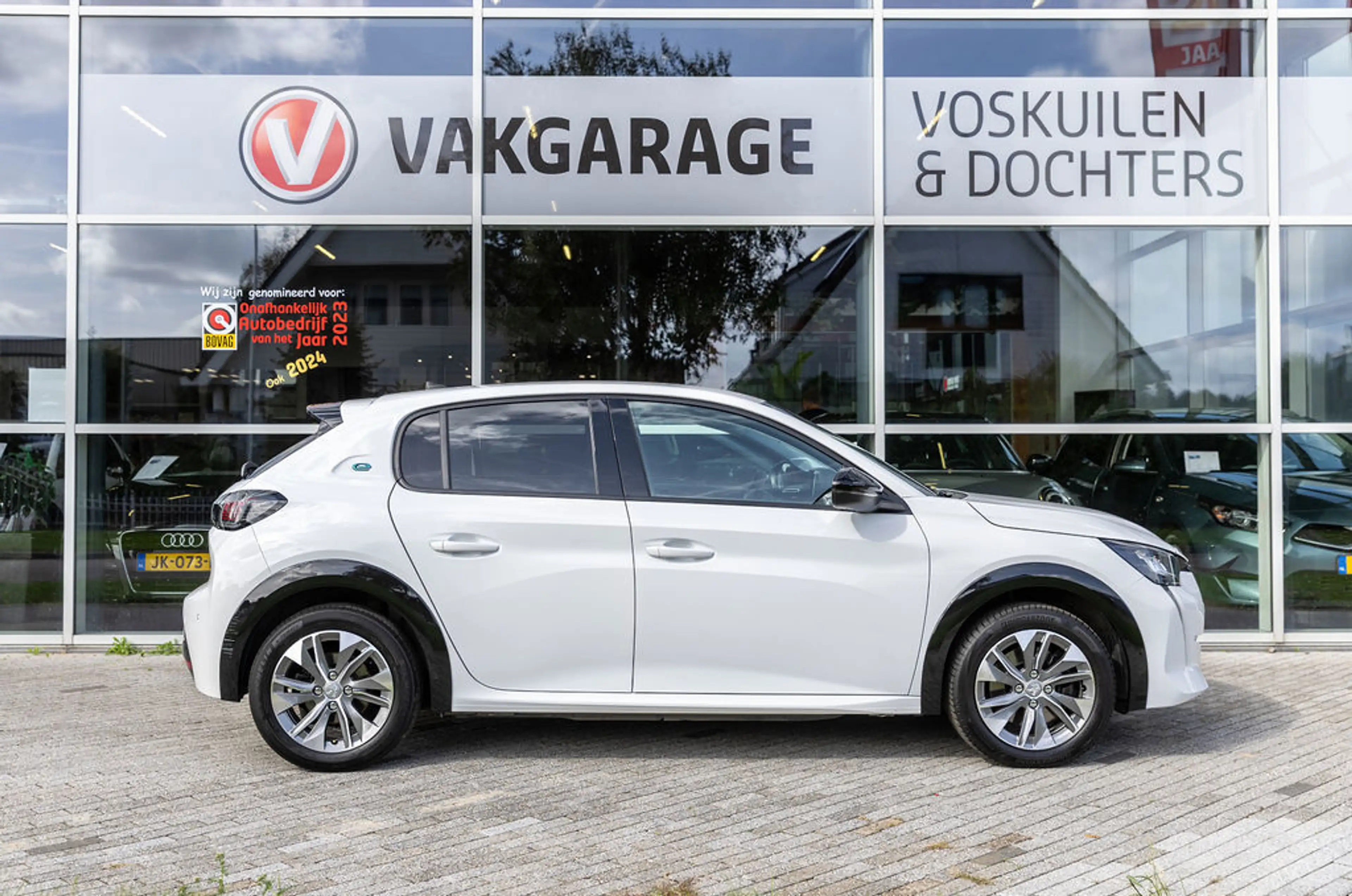 Peugeot e-208 EV Allure 50 kWh 3-fase Navi — photo 40