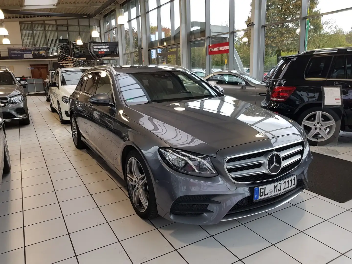 Mercedes-Benz E 350 AMG DIST MEMORY LED 4M AMBI 360 AKUST PTS Gris - 2