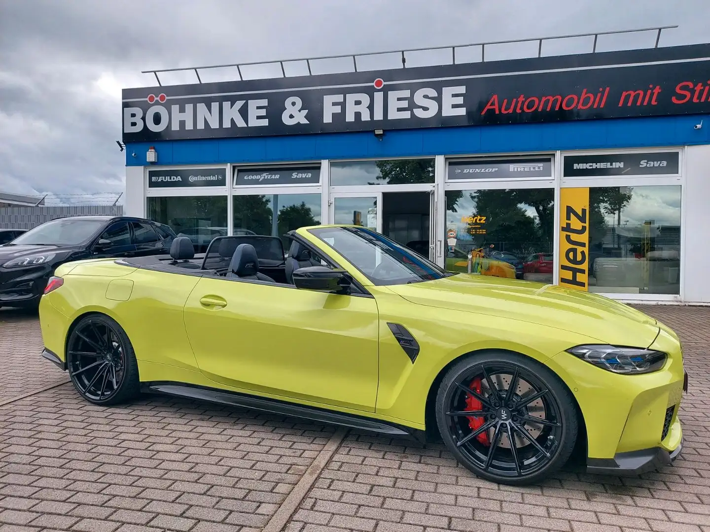 BMW M4 Cabrio G83 xDrive Competition M-Sport H&K Yellow - 1