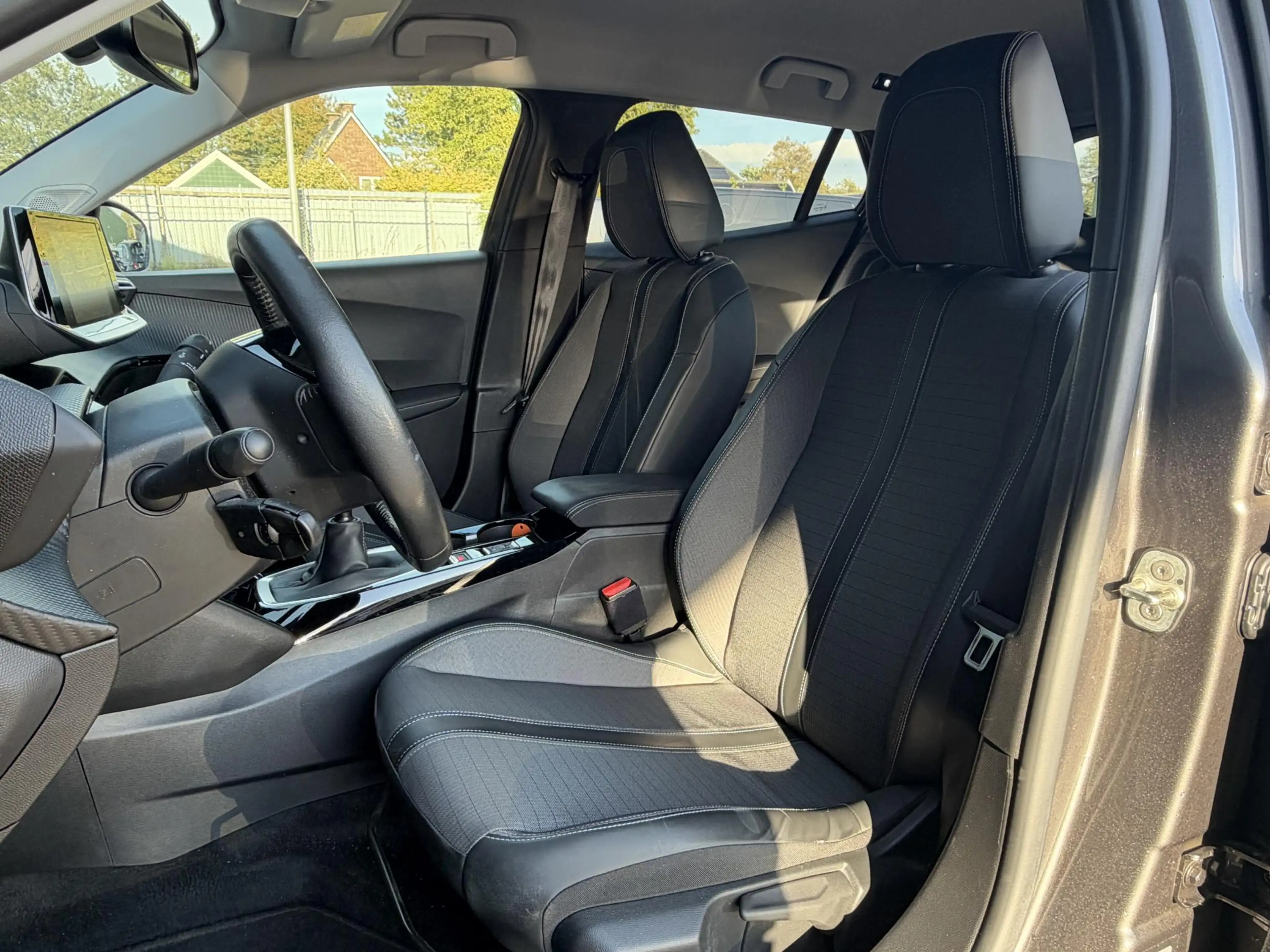 Peugeot 2008 1.2 PureTech Allure Pack navigatie | Camera | DAB — photo 12