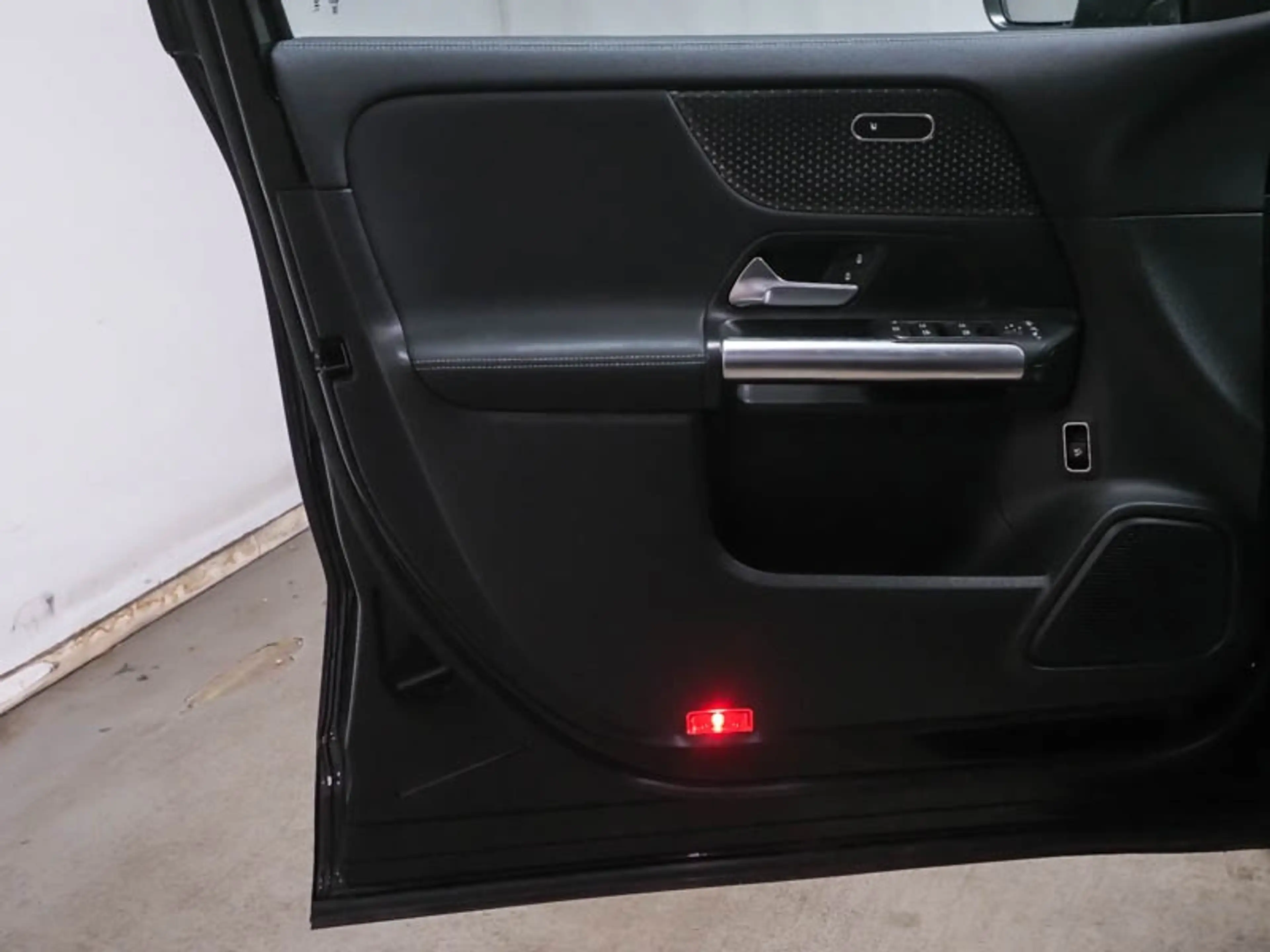 Mercedes-Benz GLA 180 PROGRESSIVE+NIGHT+AHK+CARPLAY+LED — photo 10