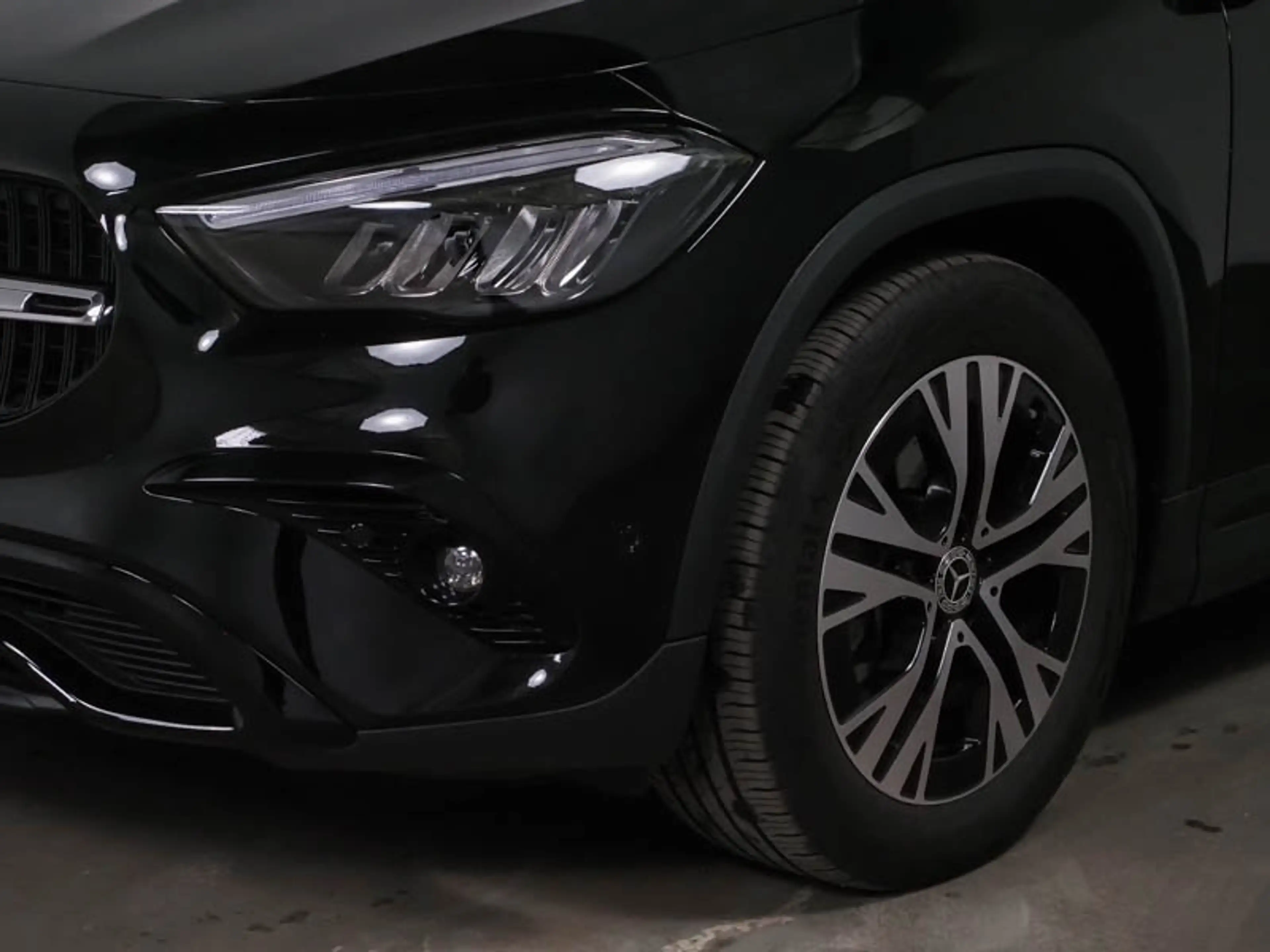 Mercedes-Benz GLA 180 PROGRESSIVE+NIGHT+AHK+CARPLAY+LED — photo 3