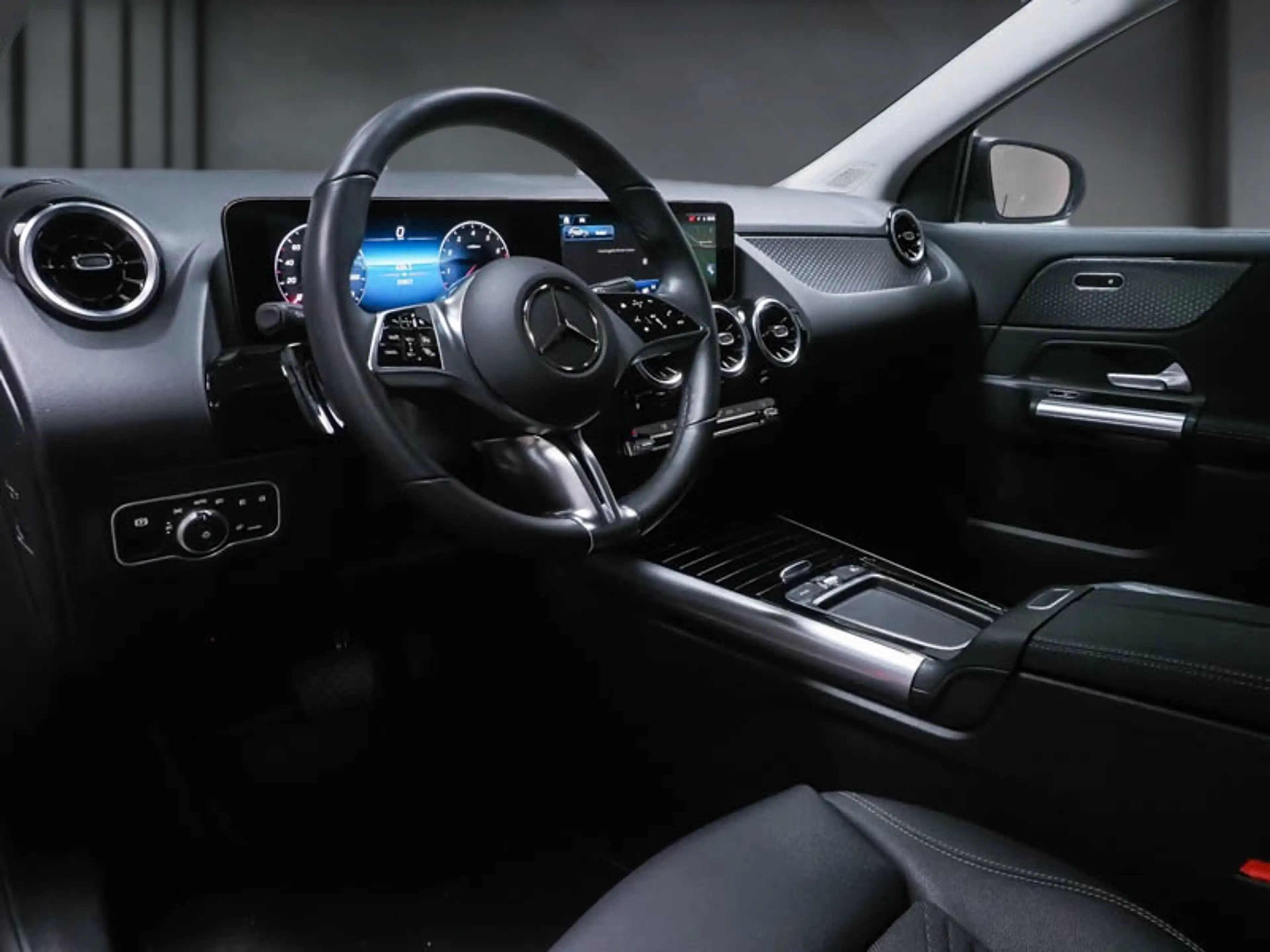 Mercedes-Benz GLA 180 PROGRESSIVE+NIGHT+AHK+CARPLAY+LED — photo 6