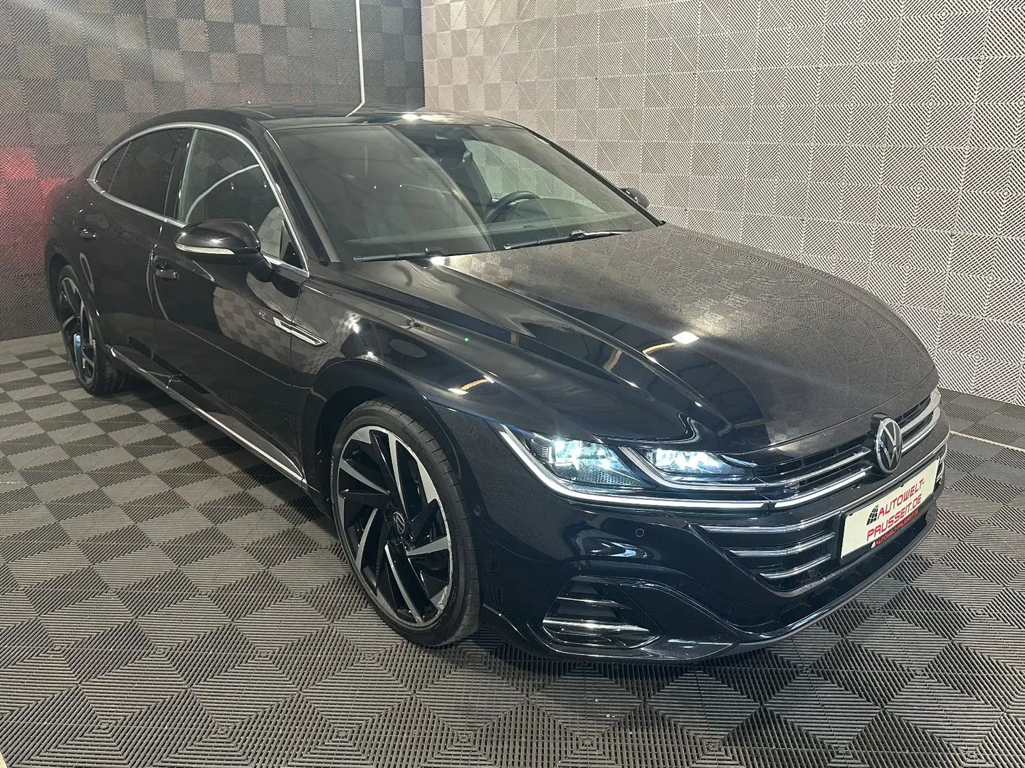 Volkswagen Arteon 4M*R LINE*MATRIX-PANO-ST.HZ-ACC-R.KAM-AHK Schwarz - 1