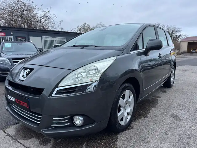 Peugeot 5008 1.6HDi 110CH FAP Premium 7p