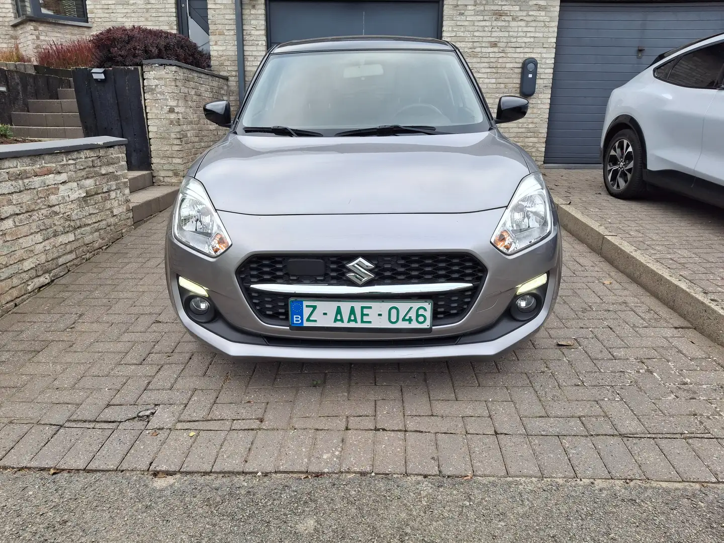 Suzuki Swift Swift 1.2 Dualjet Hybrid Comfort Gris - 1