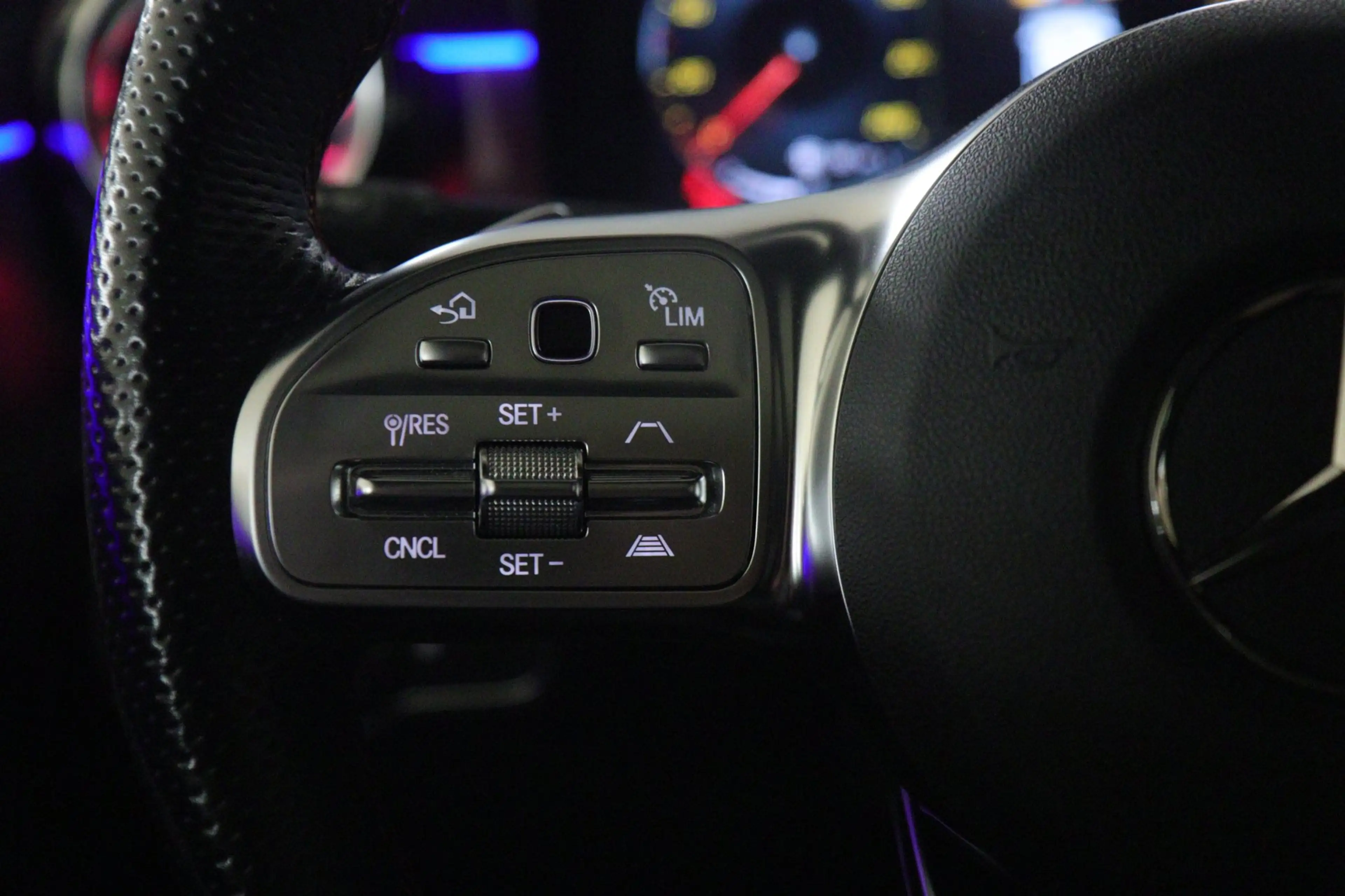 Mercedes-Benz CLA 250 e AMG-LINE PANO/HUD/KEYLESS/360CAM/CARPLAY/VOL — photo 18