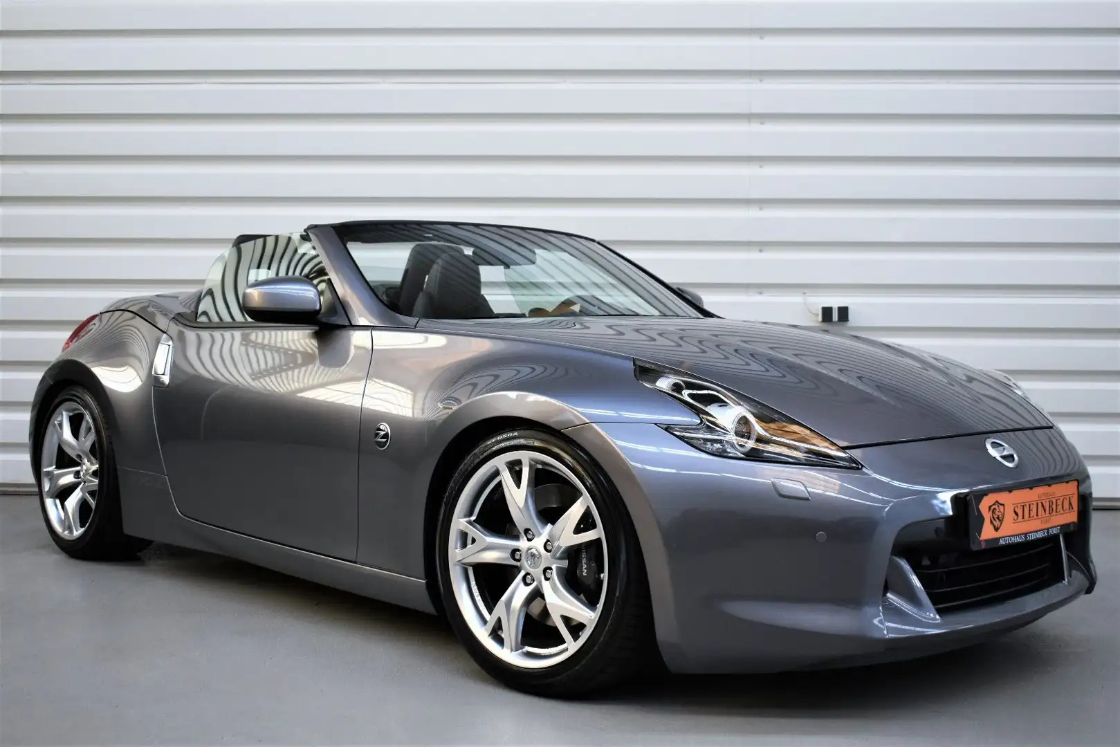 Nissan 370Z 40th Anniversary+1.Hand+Automatik+13.500KM Grigio - 1