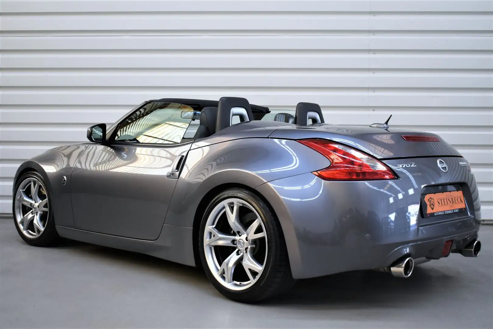 Nissan 370Z 40th Anniversary+1.Hand+Automatik+13.500KM Grigio - 2