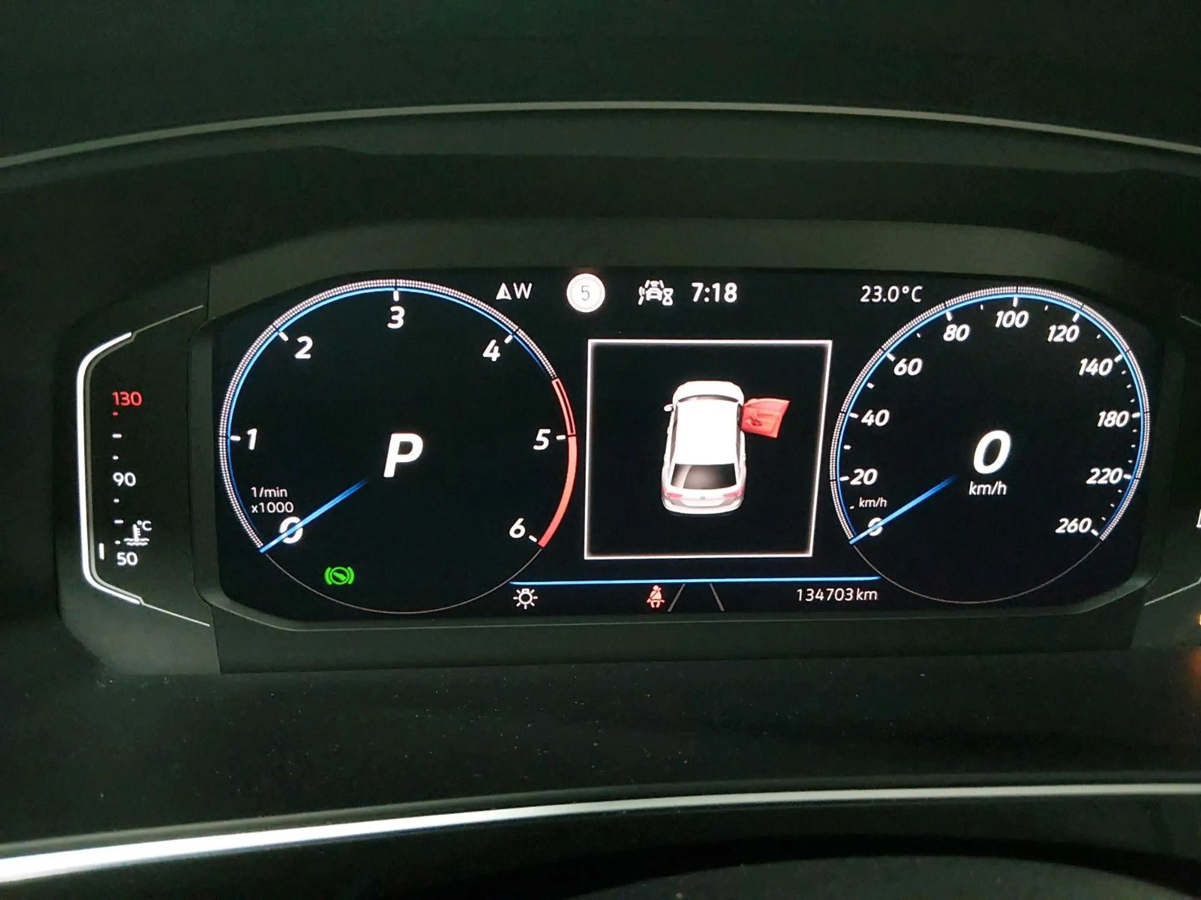 Volkswagen Tiguan R-Line — photo 10