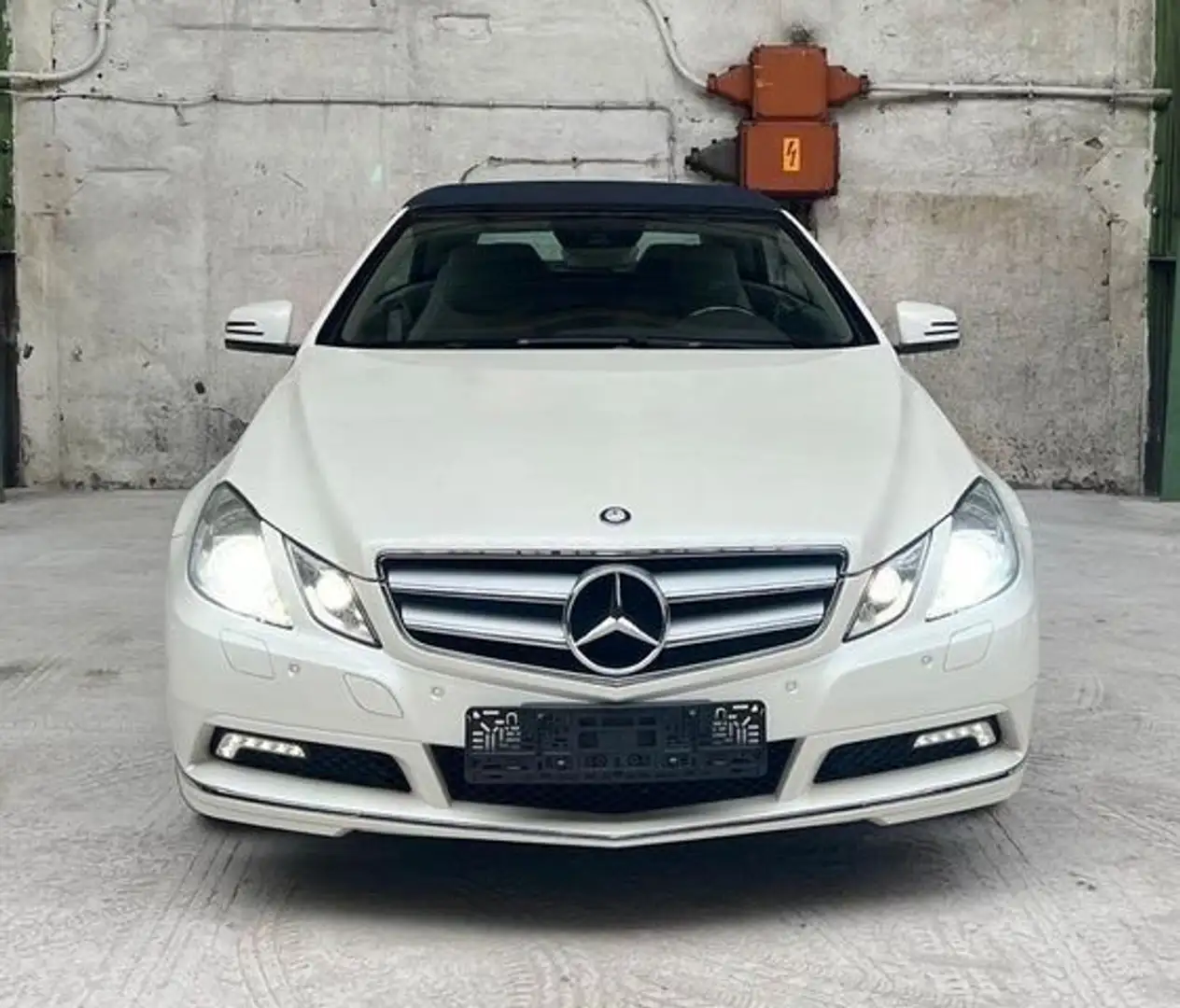 Mercedes-Benz E 350 CGI BlueE. AVA NAVI KEYLESS-GO LEDER BEIGE Wit - 2