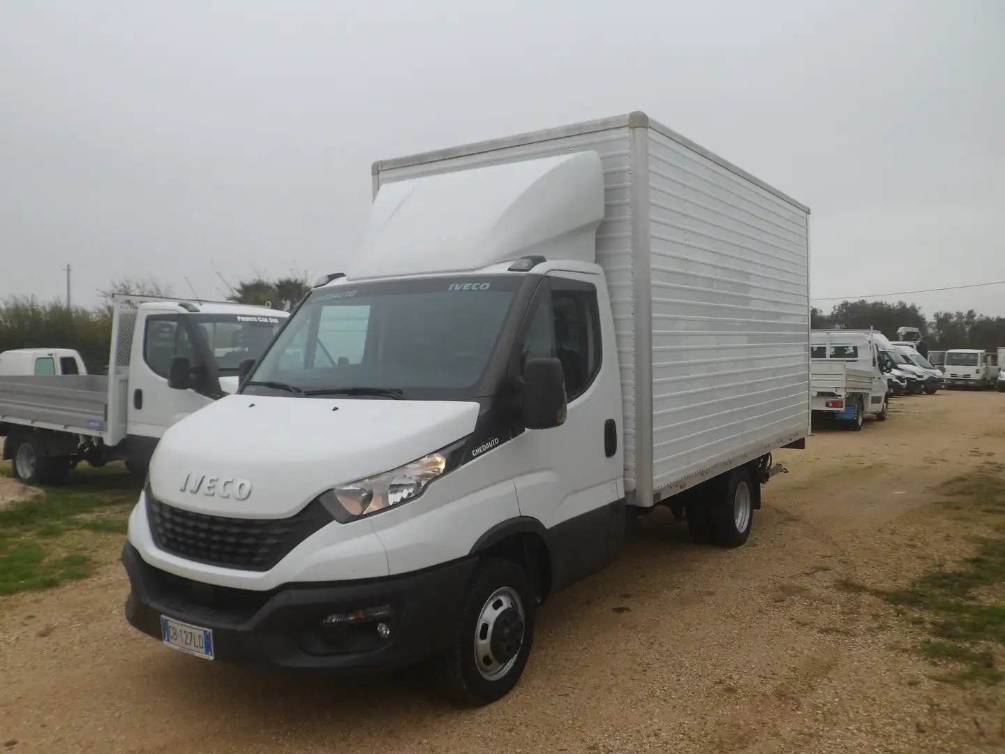 Iveco Daily 35c14 furgonatura con pedana Blanc - 1