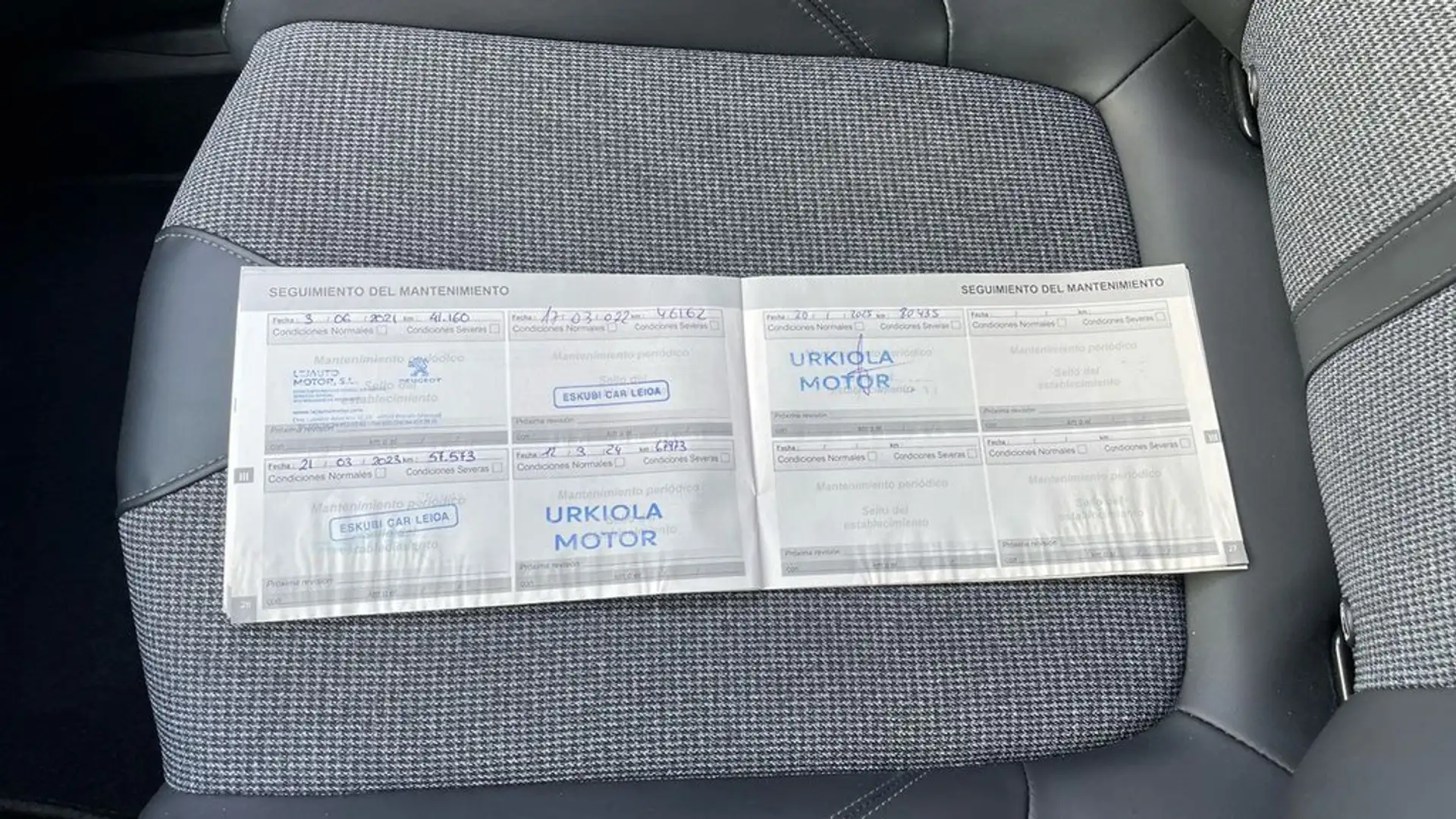 Peugeot 3008 1.6 BlueHDi Allure 120 Gris - 1