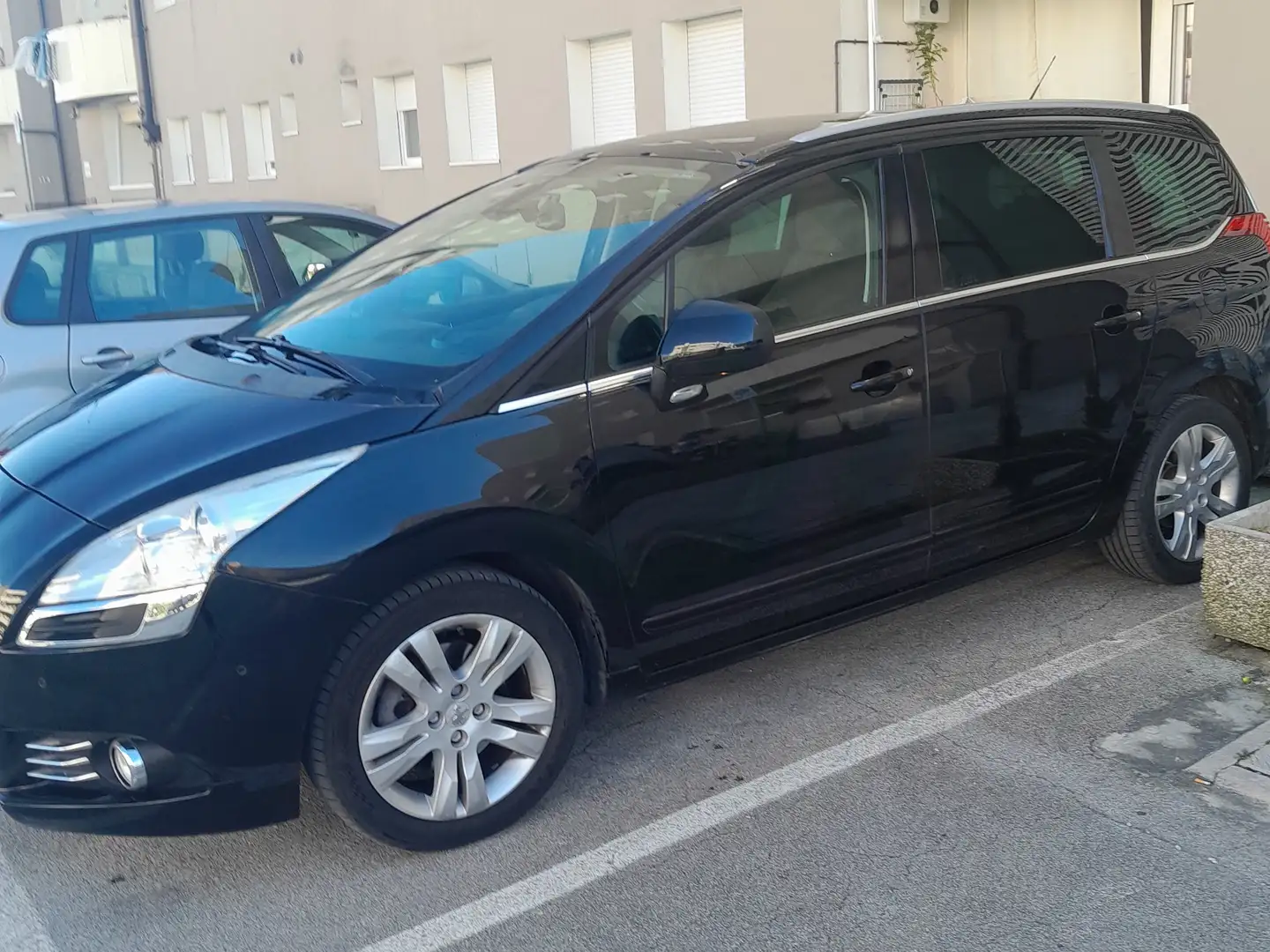 Peugeot 5008 Monovolume . ORHHA Black - 2