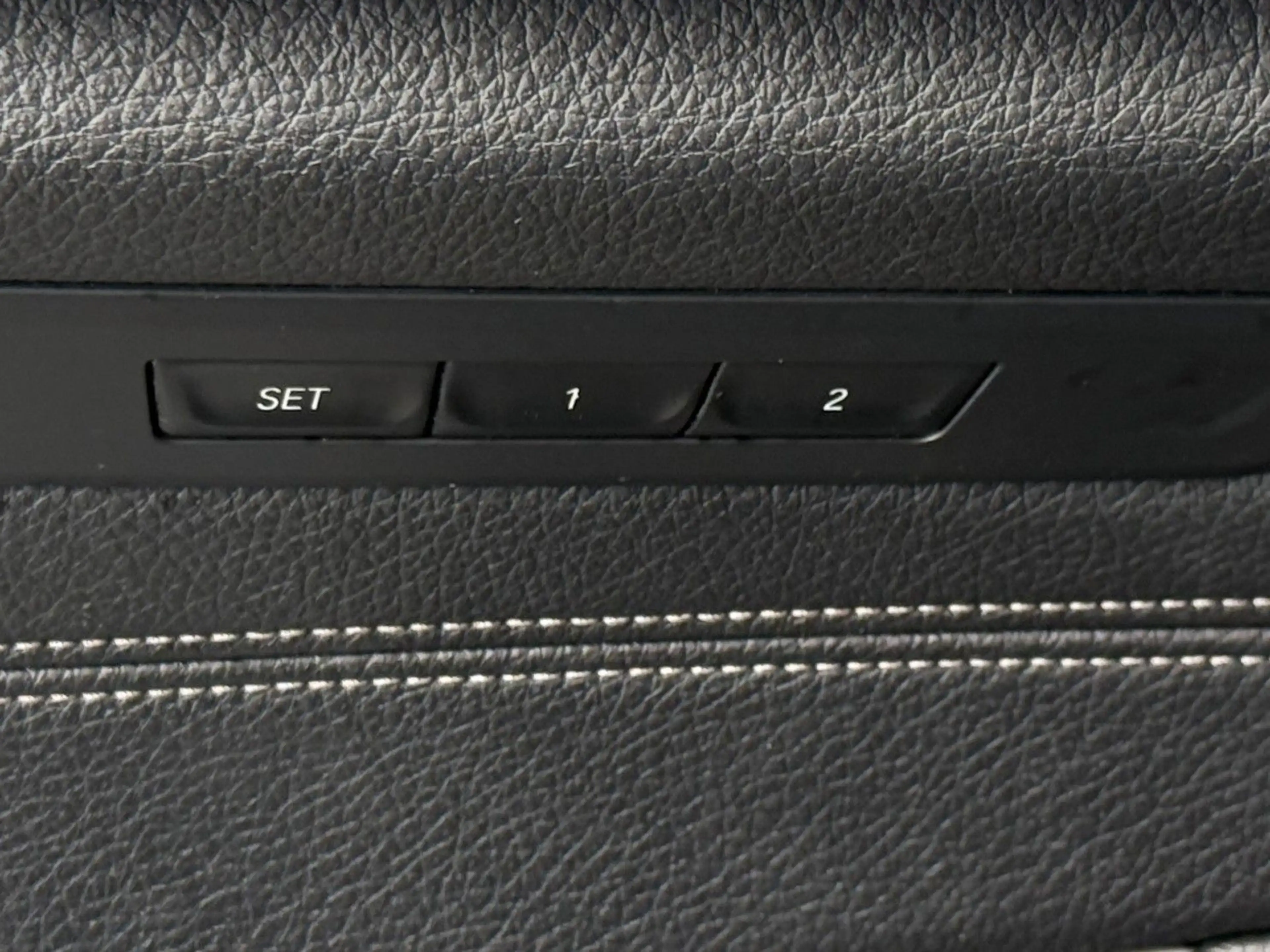 BMW 530 dLuxury LEDER+STNDH+GSHD+HUD+ACC+360+AdLED+19 — photo 29