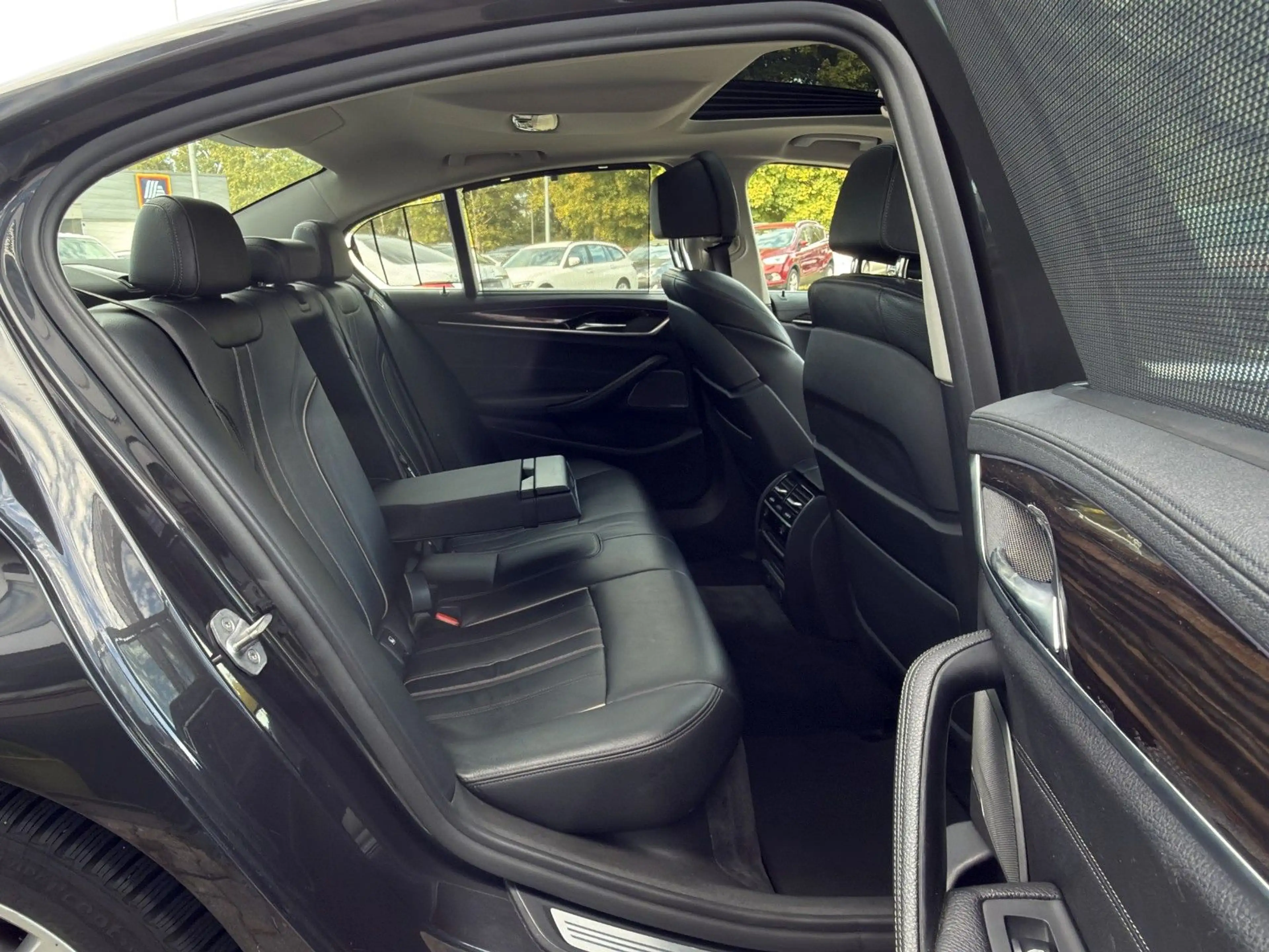 BMW 530 dLuxury LEDER+STNDH+GSHD+HUD+ACC+360+AdLED+19 — photo 18