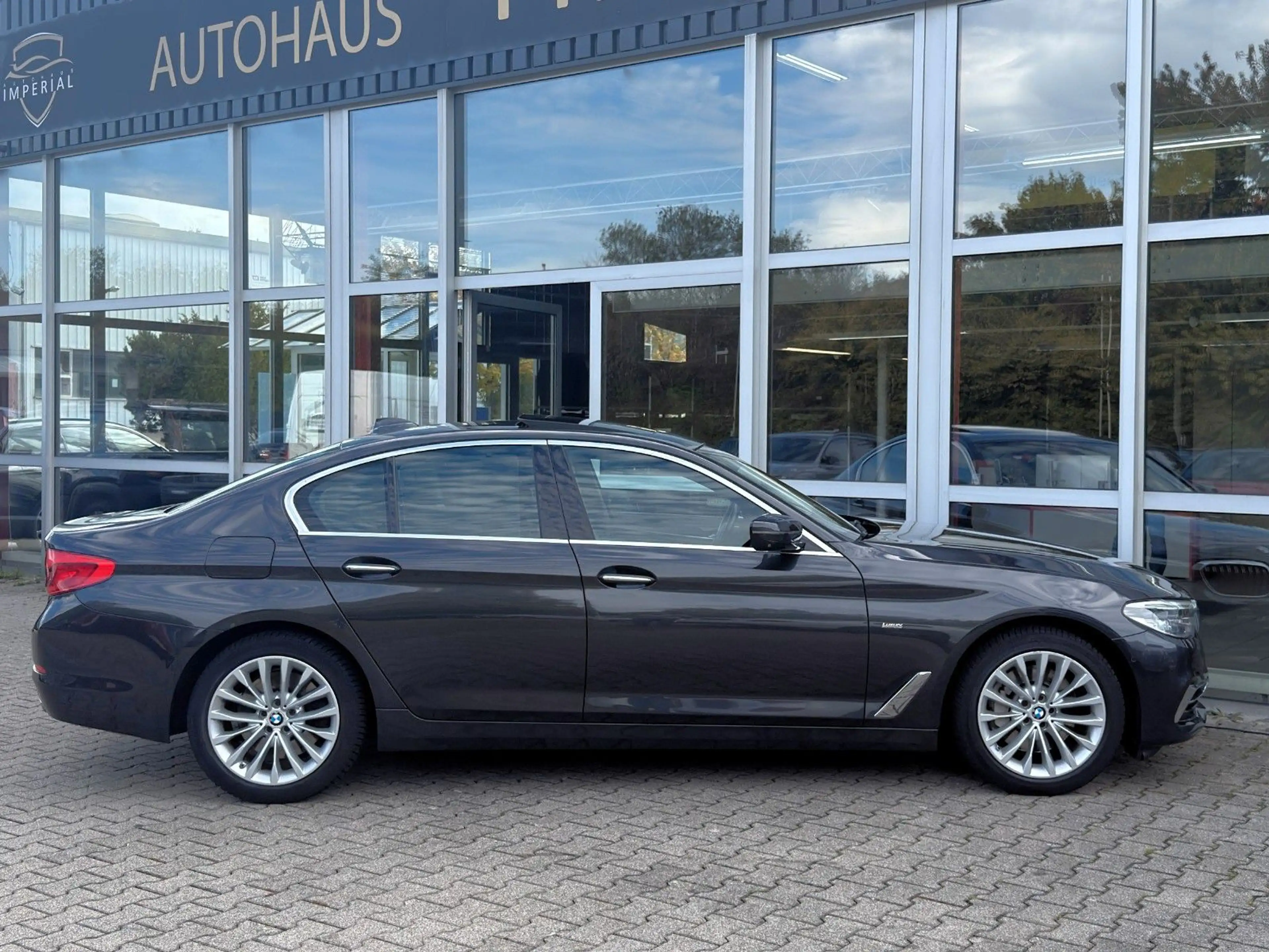 BMW 530 dLuxury LEDER+STNDH+GSHD+HUD+ACC+360+AdLED+19 — photo 8