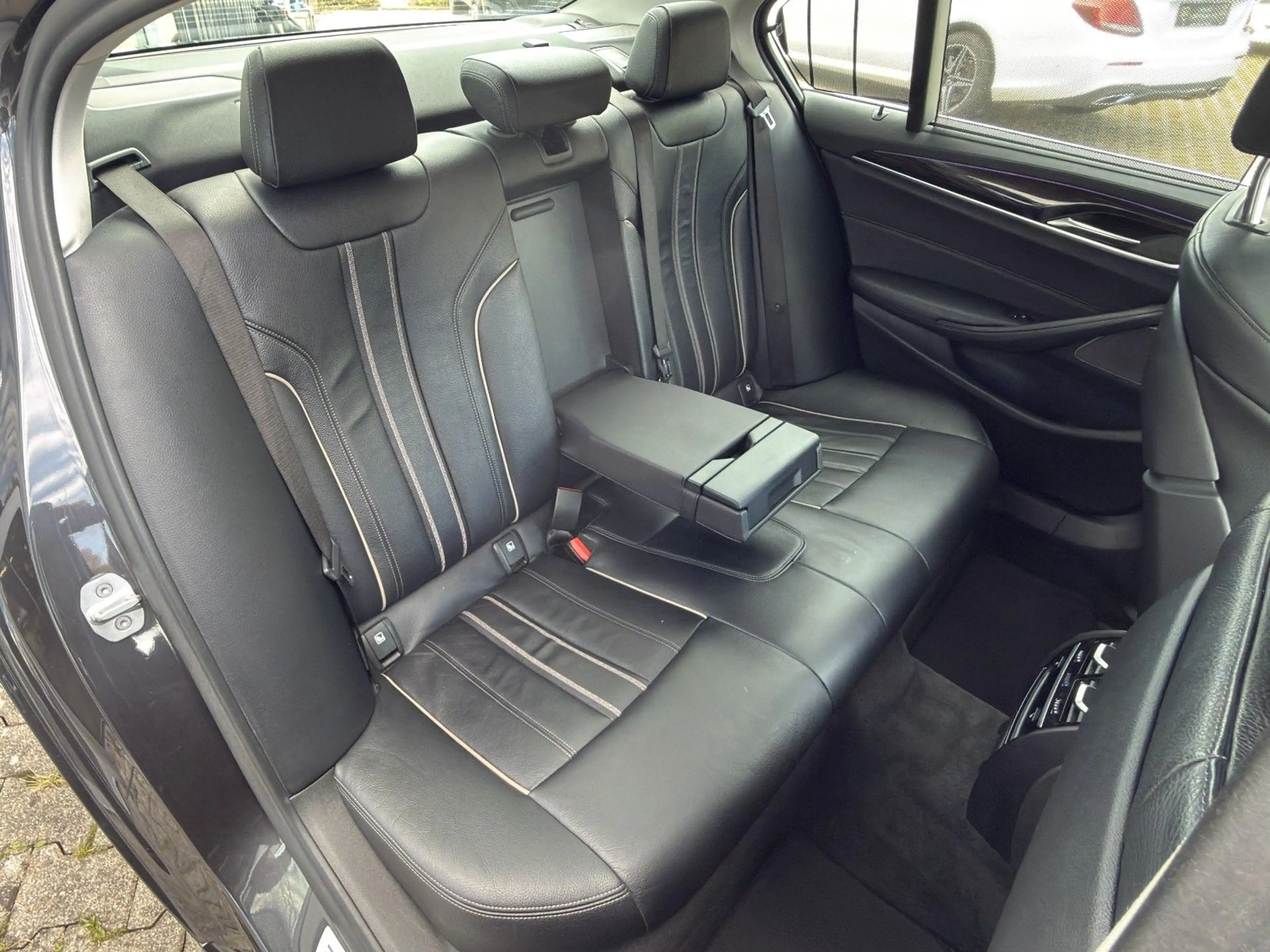 BMW 530 dLuxury LEDER+STNDH+GSHD+HUD+ACC+360+AdLED+19 — photo 19