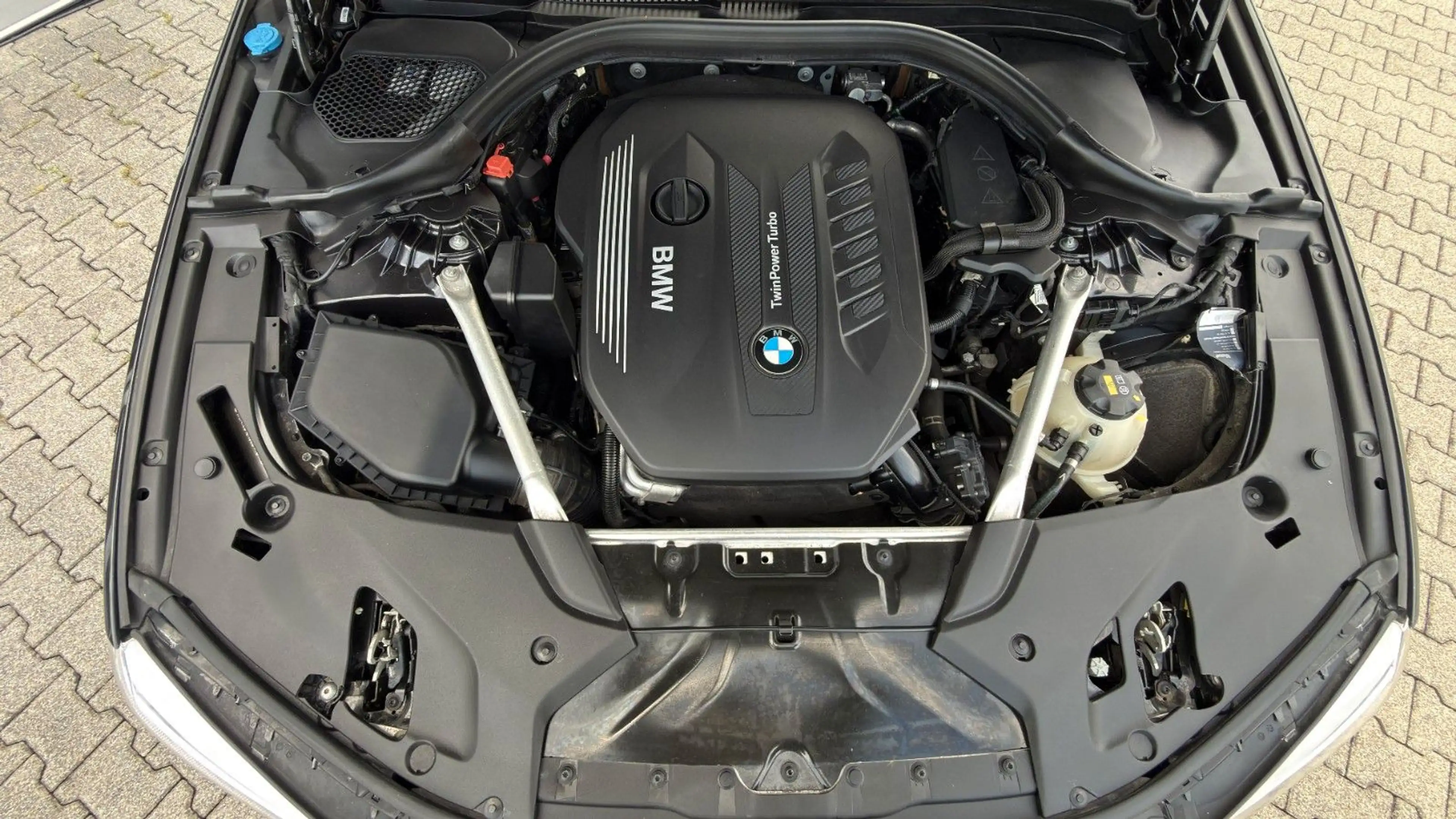 BMW 530 dLuxury LEDER+STNDH+GSHD+HUD+ACC+360+AdLED+19 — photo 50