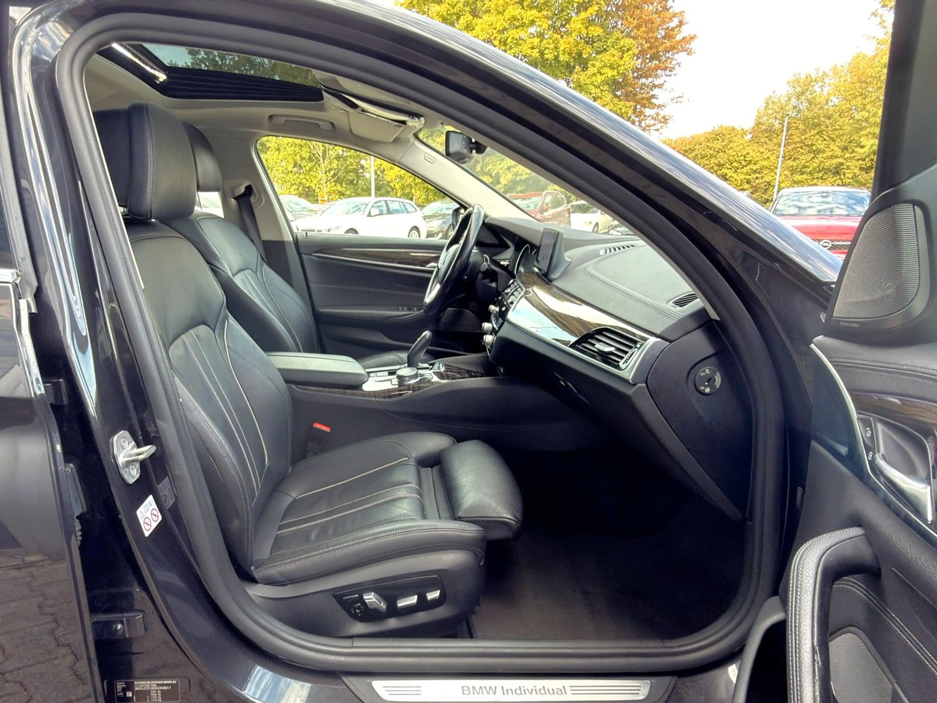 BMW 530 dLuxury LEDER+STNDH+GSHD+HUD+ACC+360+AdLED+19 — photo 20