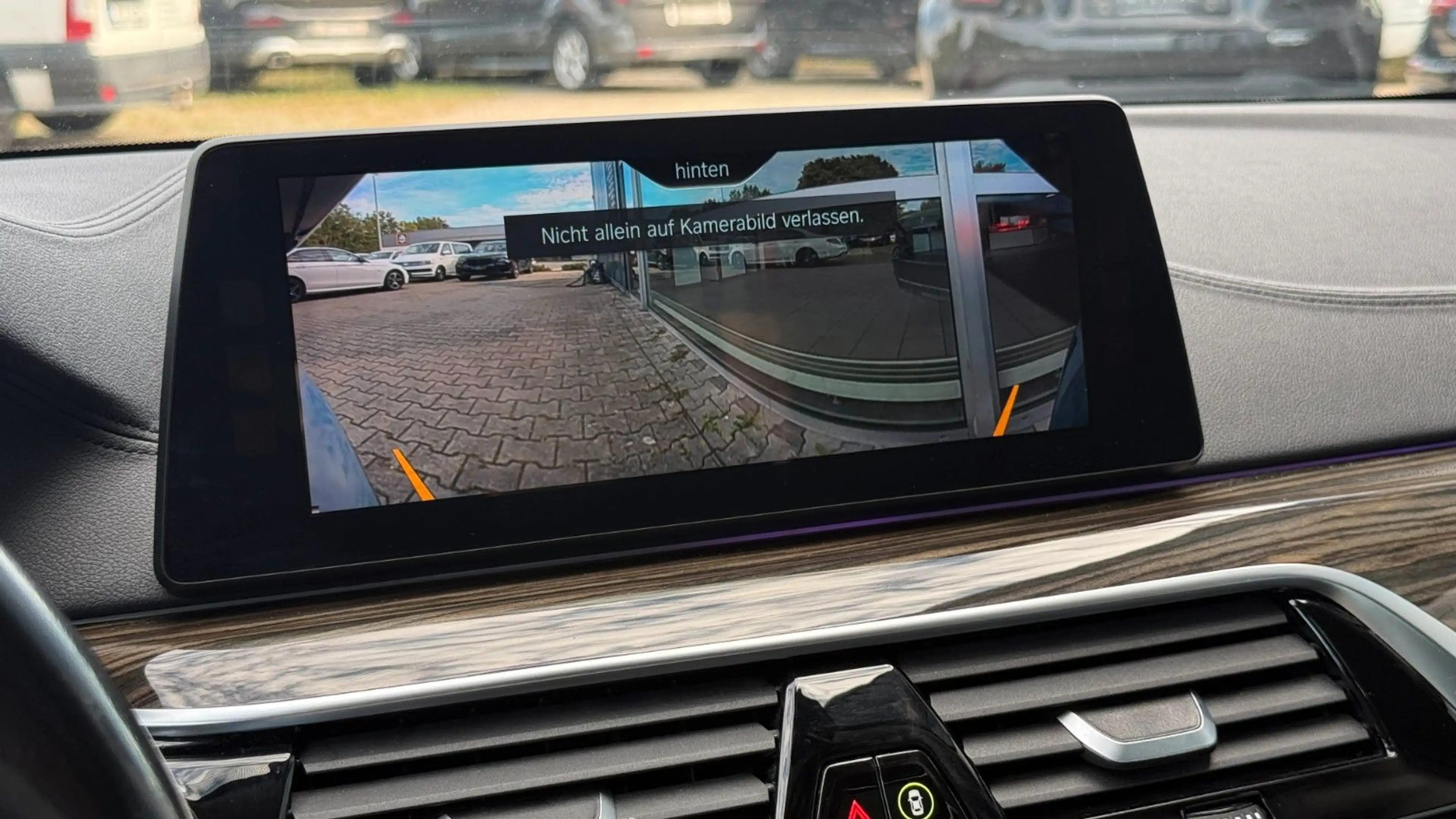 BMW 530 dLuxury LEDER+STNDH+GSHD+HUD+ACC+360+AdLED+19 — photo 35