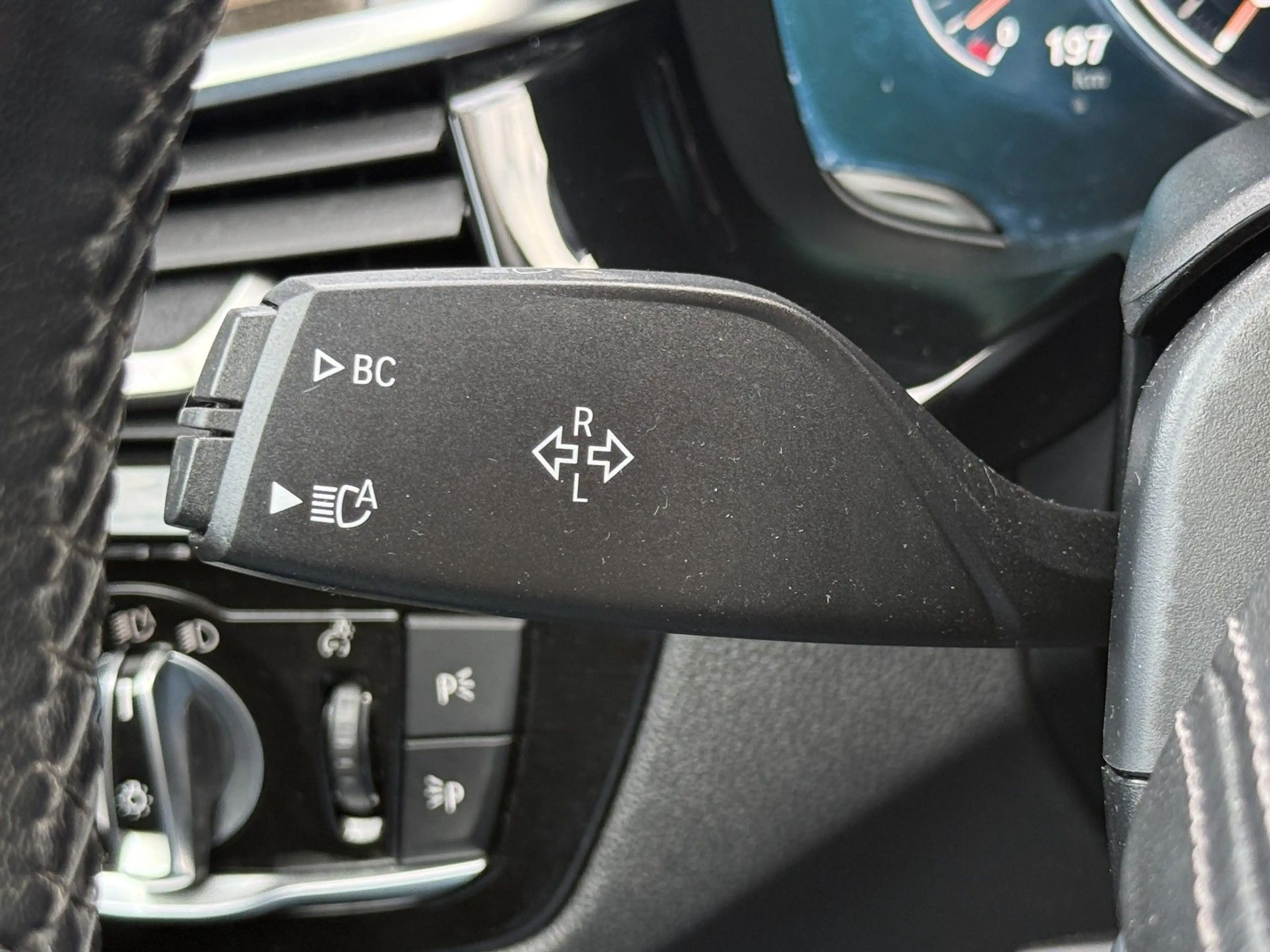 BMW 530 dLuxury LEDER+STNDH+GSHD+HUD+ACC+360+AdLED+19 — photo 27