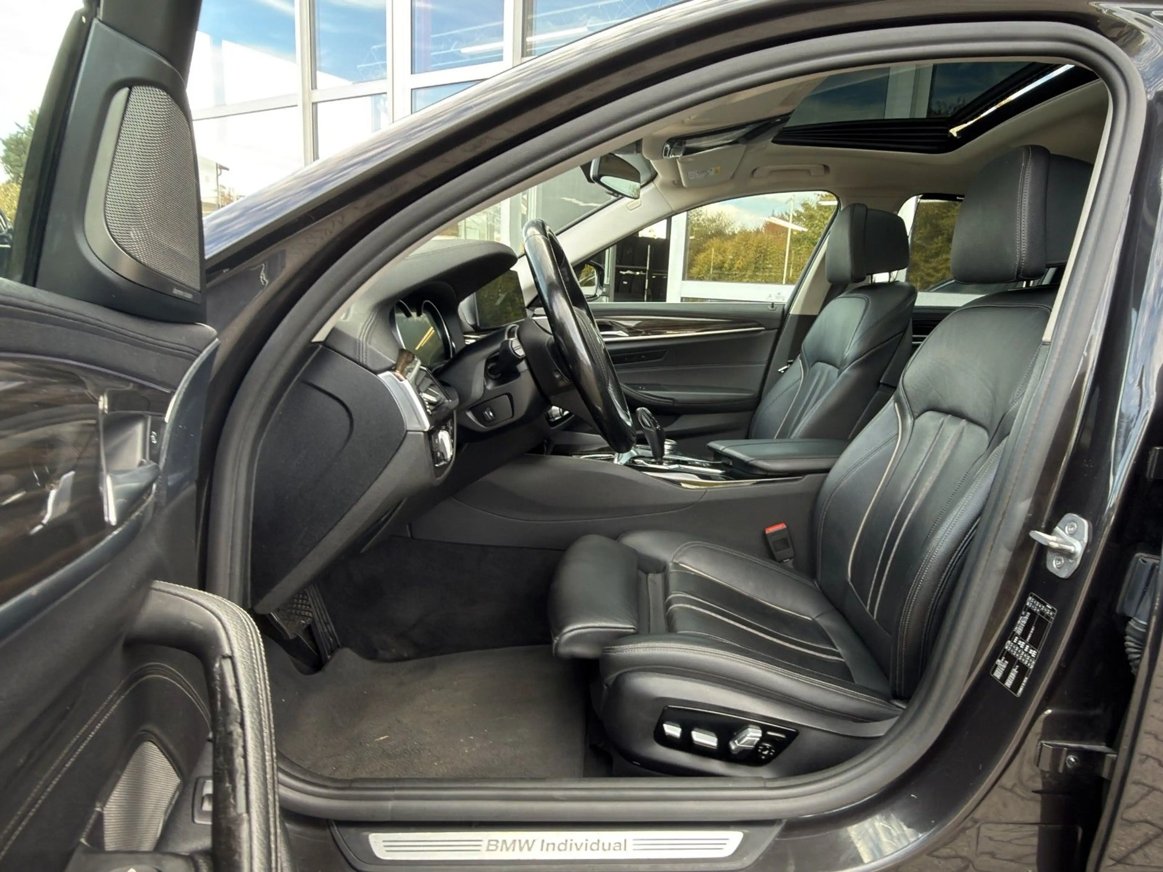BMW 530 dLuxury LEDER+STNDH+GSHD+HUD+ACC+360+AdLED+19 — photo 14