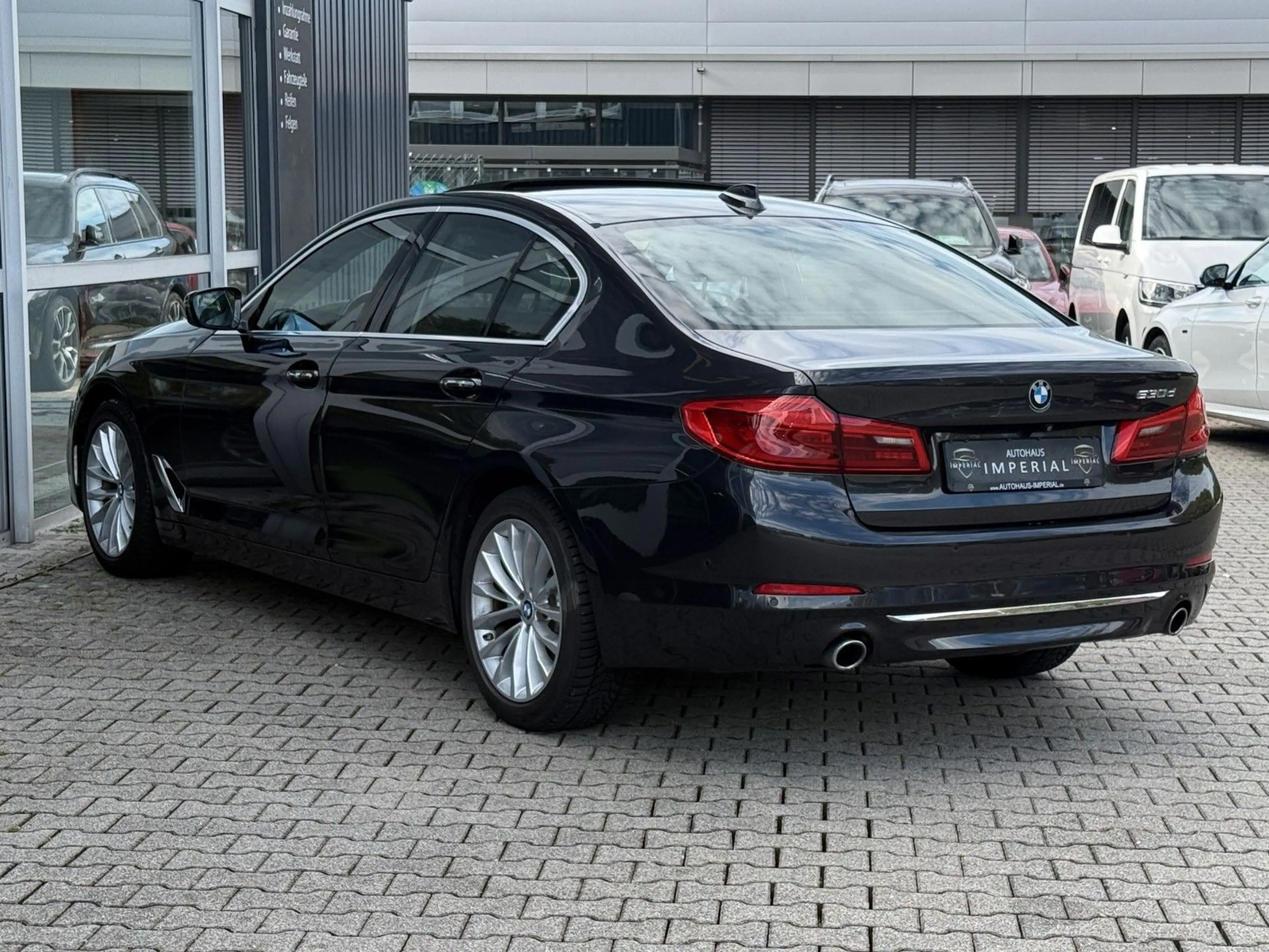 BMW 530 dLuxury LEDER+STNDH+GSHD+HUD+ACC+360+AdLED+19 — photo 6