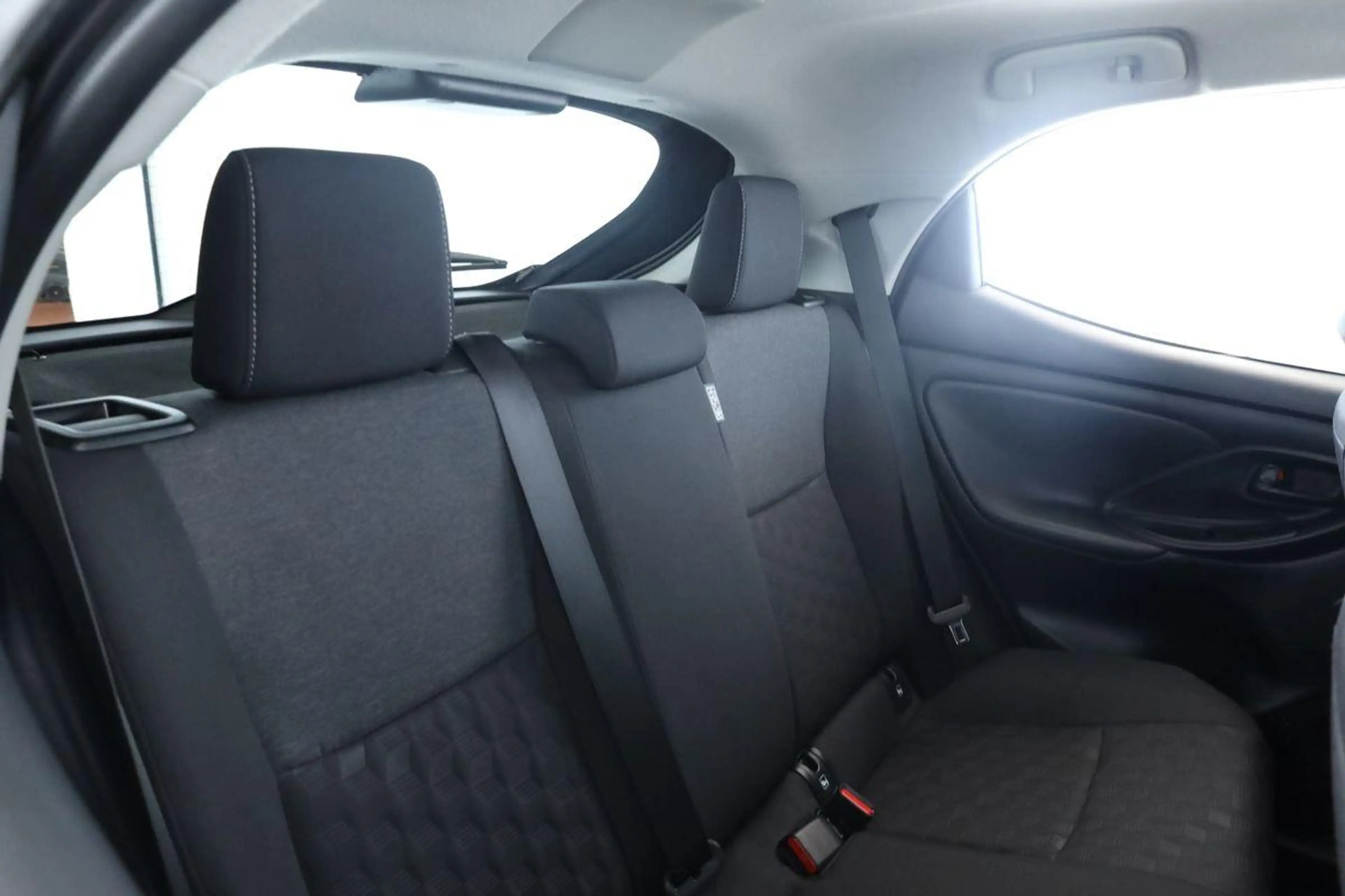 Toyota Yaris Hybrid 116 Teamplayer LED App SHZ Key Kam — photo 13