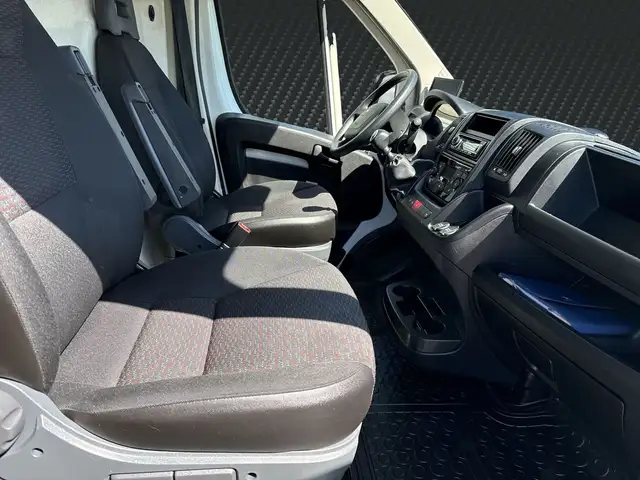 Peugeot Boxer view 12