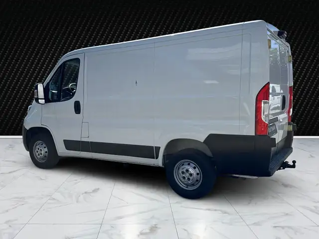 Peugeot Boxer view 3