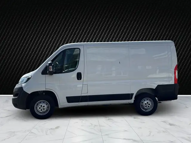 Peugeot Boxer view 2