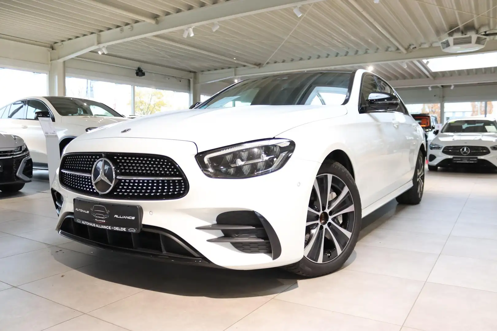 Mercedes-Benz E 300 de AMG Line 143 kW (194 PS), Autom. 9-Gang Weiß - 1