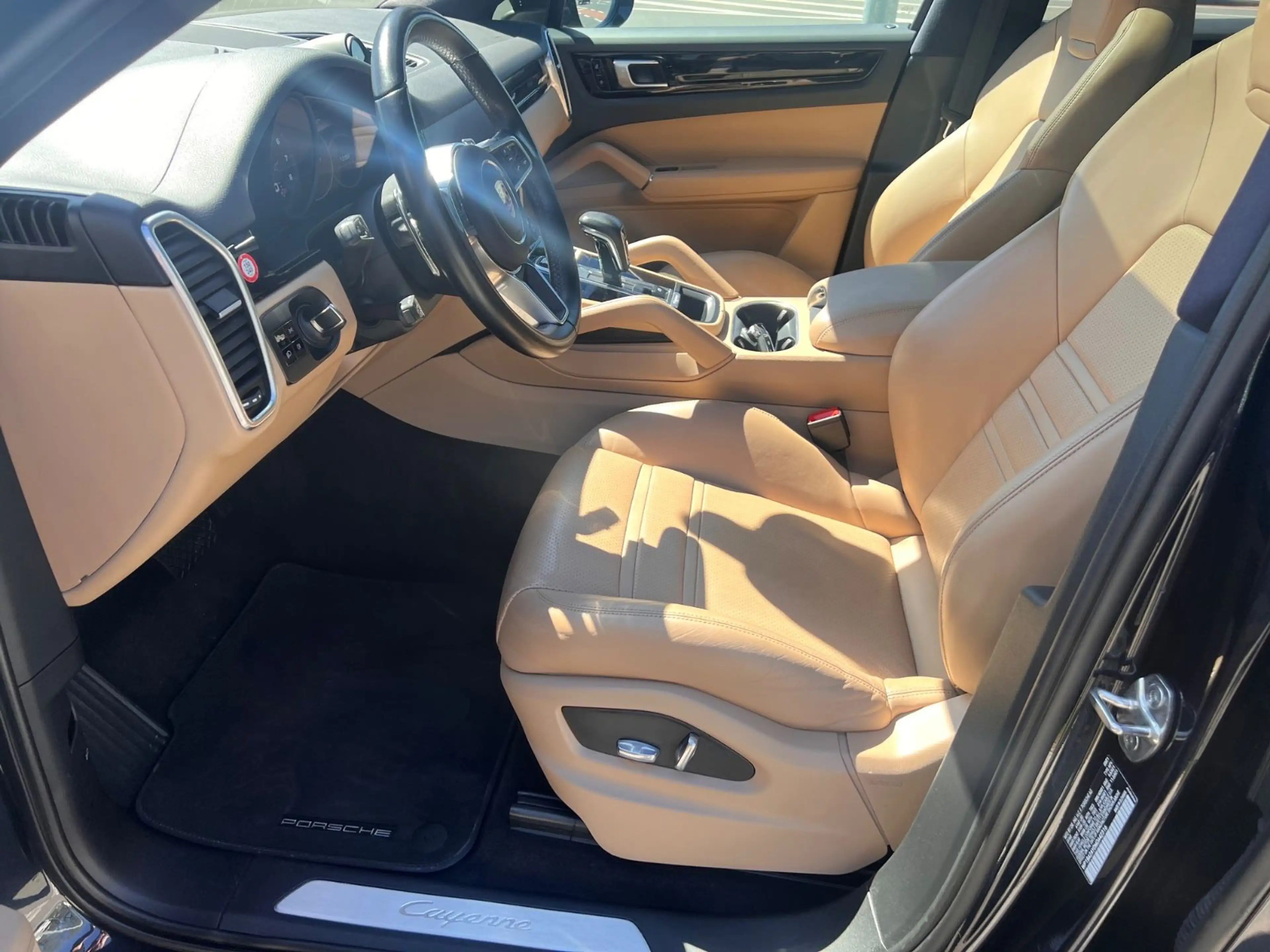 Porsche Cayenne Coupe/Chrono/Leder/SHZ/Pano/Kam/21" — photo 10