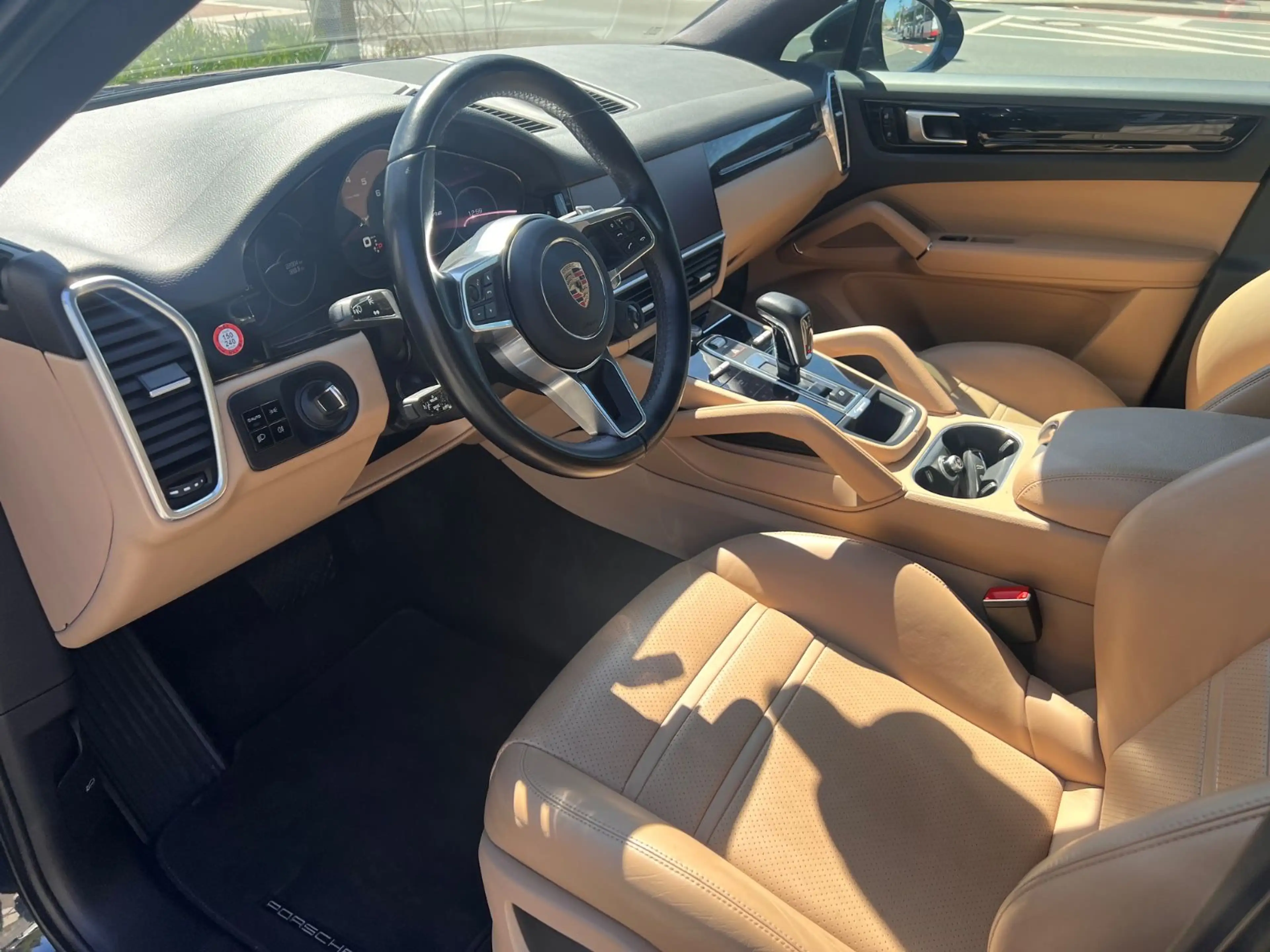 Porsche Cayenne Coupe/Chrono/Leder/SHZ/Pano/Kam/21" — photo 7
