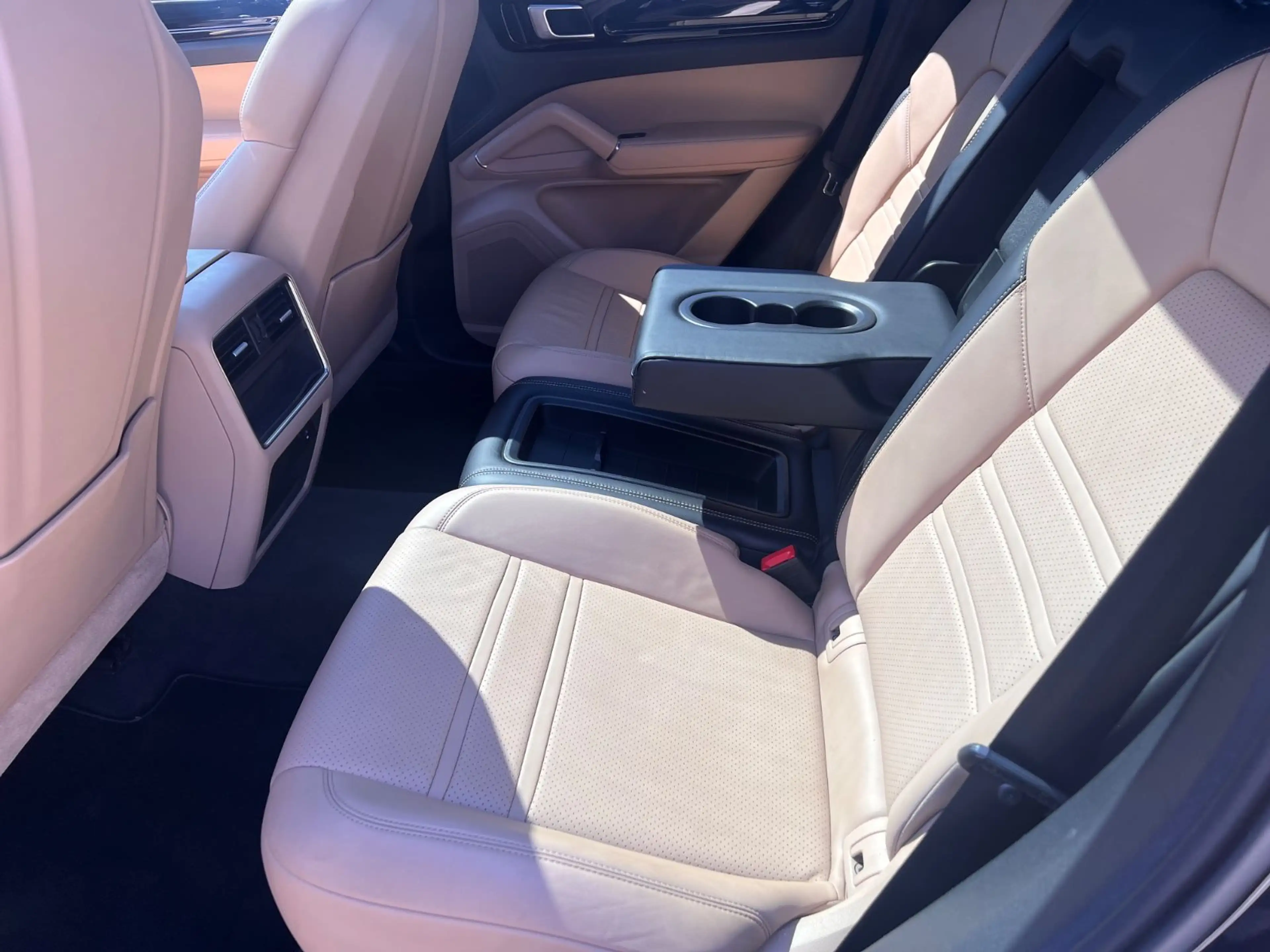 Porsche Cayenne Coupe/Chrono/Leder/SHZ/Pano/Kam/21" — photo 14
